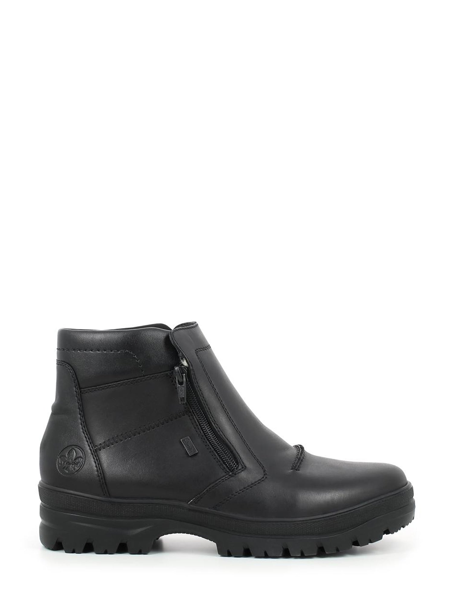 03022 Rieker Varmfòret med Brodder fra Rieker Comfort & Style er en ankelstøvel i svart skinn med glidelås på siden, robust såle, subtile sømmer og varmforet ull for varme, vist i venstre profil mot en hvit bakgrunn.