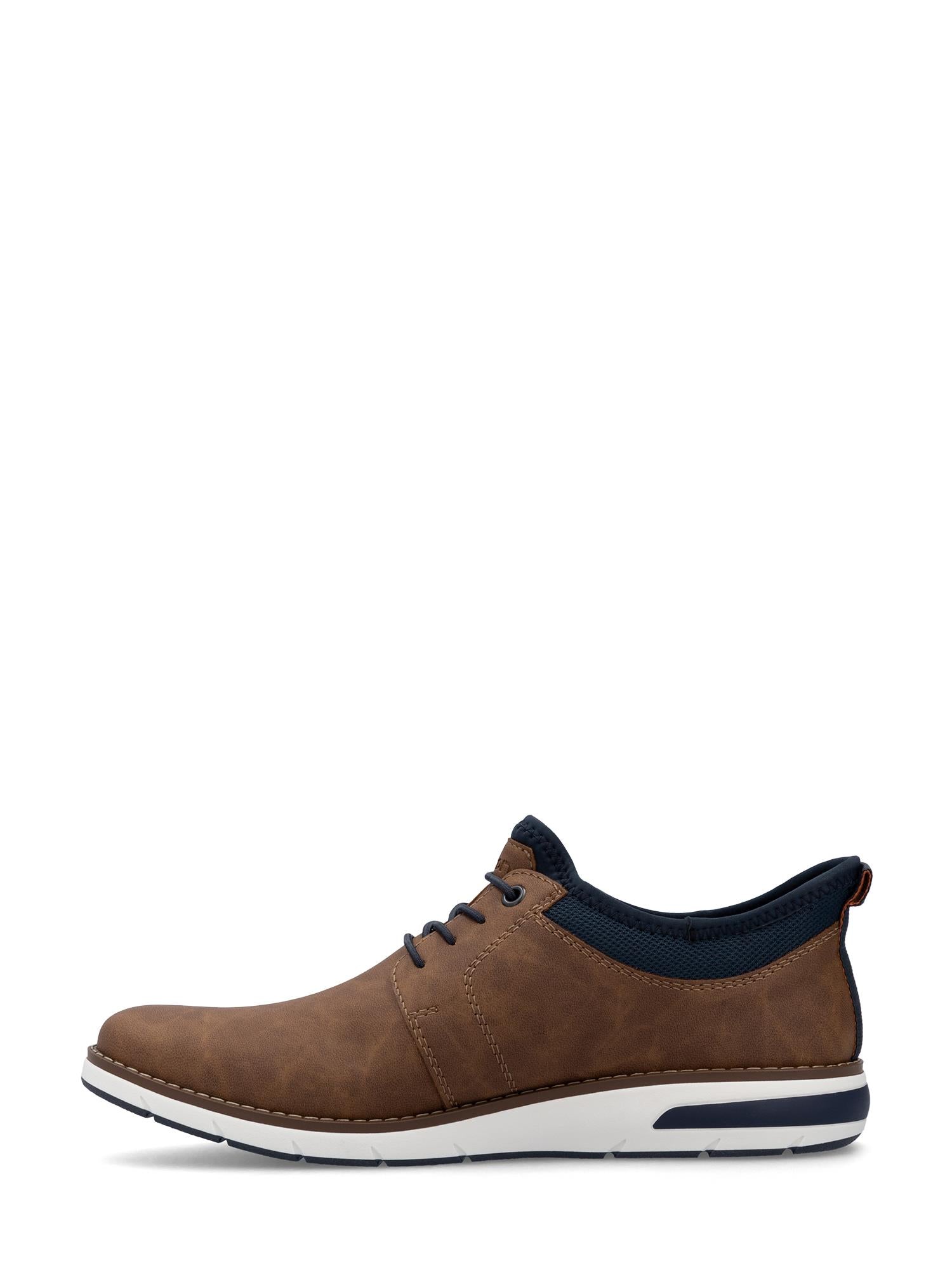Et sidebilde av 02905 Rieker Ready2Go Herresko by Rieker Comfort & Style: brun, casual herresko med snøring, hvit såle, marineblå ankelkant, komfortbredde passform og lav profil, vist på en hvit bakgrunn.
