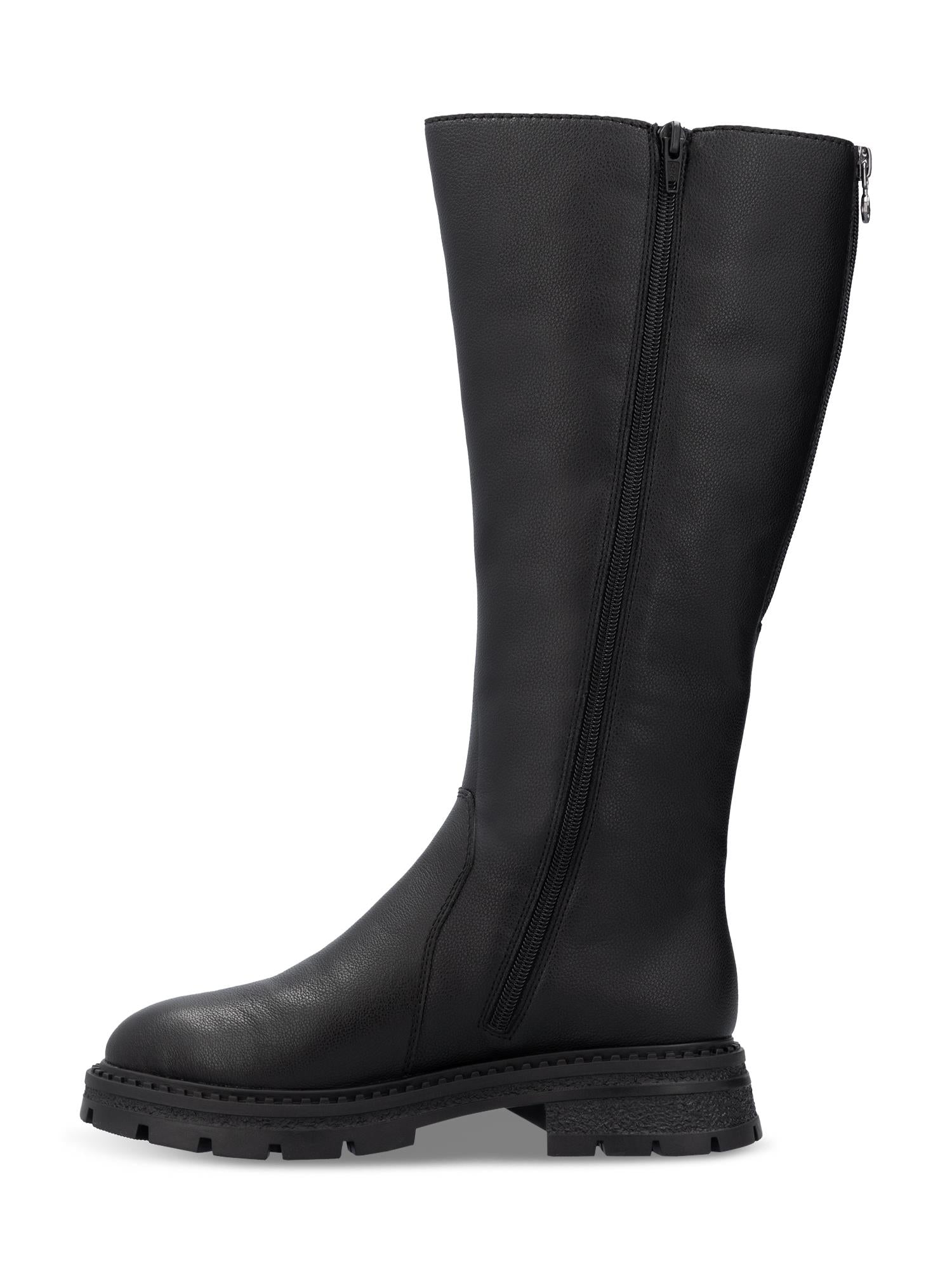 04944 Rieker Extra wide skinnstøvler ullfôret fra Rieker Comfort & Style er en høy, svart støvel med avrundet tå, glidelås i siden og grov såle med mønster, vist i profil mot en hvit bakgrunn.