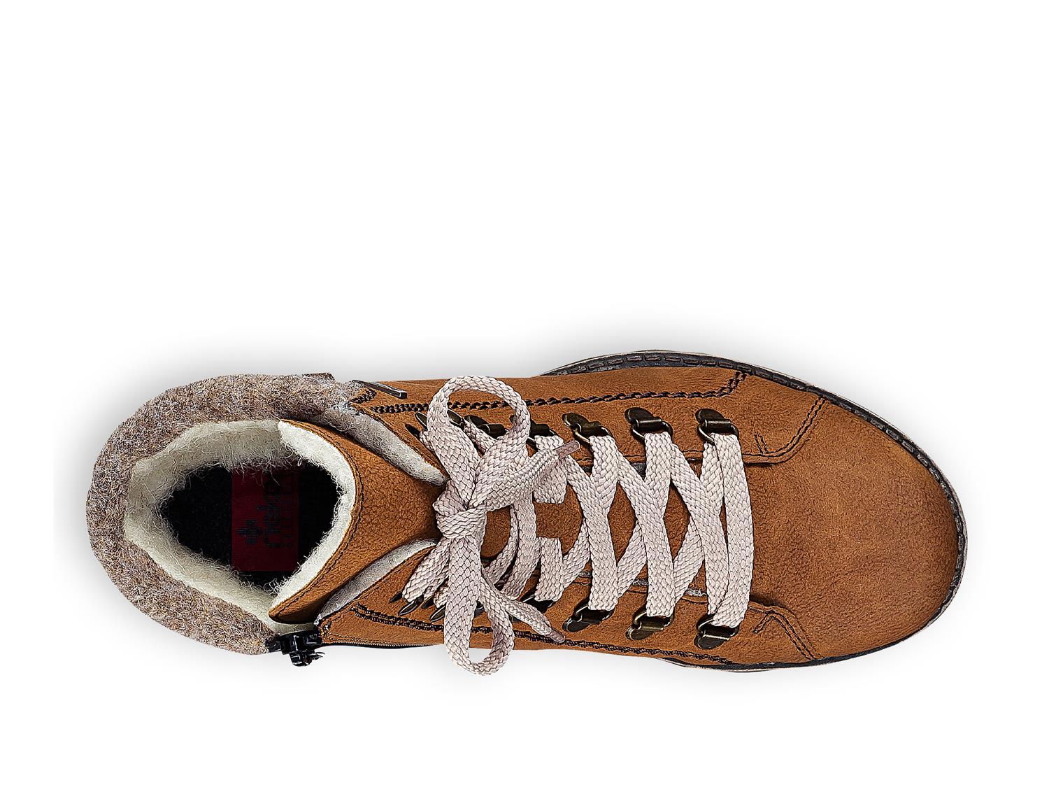 Oversiktsbilde av 03043 Rieker Varmfòret Vintersko ULL Brown fra Rieker Comfort & Style, med beige lisser, en strukturert såle og mykt ekte saueull-fleecefôr rundt ankelen.