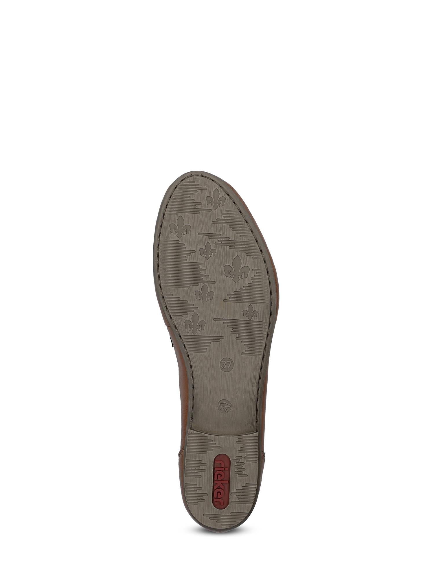 Bildet viser sålen på en brun 07542 Rieker Mokkasiner Skinn fra Rieker Comfort & Style, med teksturerte blomstermønstre, den røde Rieker-logoen nær hælen, Antistress-teknologi og størrelse 37 trykt i midten.