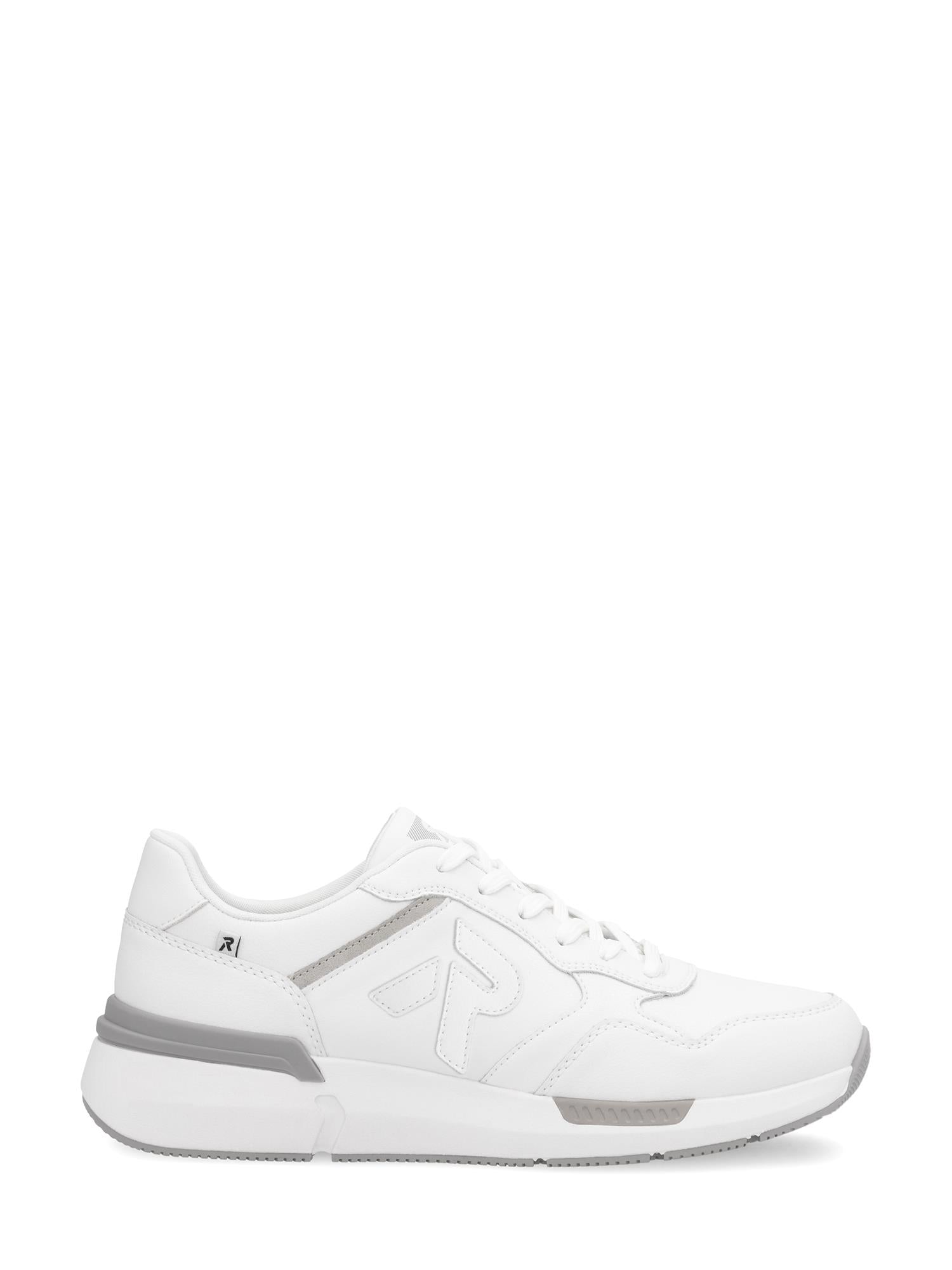 03316 Rieker Classic Sport Leather fra Rieker Sport er en hvit, lavskåret herresneaker i skinn med hvite lisser, grå detaljer på hæl og såle - et perfekt valg for stilige og komfortable joggesko.