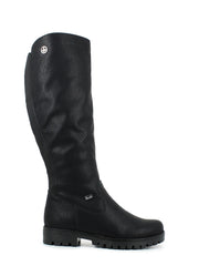 En høy, svart 07856 Rieker Comfort-støvlett ullfòr fra Rieker Comfort & Style, med robust såle, sidesømmer, liten rund logo nær toppen, teksturert overflate, lav blokkhæl og Antistress-teknologi for økt komfort.