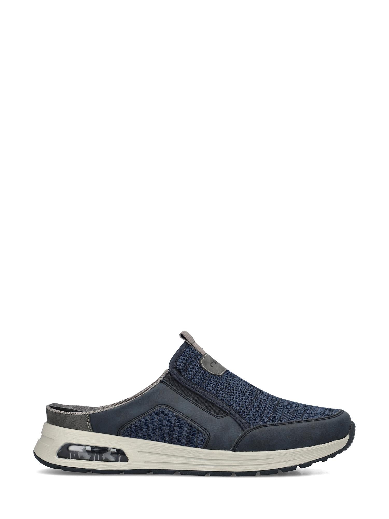 03051 Rieker Nolan Slip-on fra Rieker Comfort & Style har en overdel i marineblå mesh, hvit dempet såle, svart yttersåle og luftpute i hælen - perfekt for herretresko-fans som ønsker både stil og komfort.