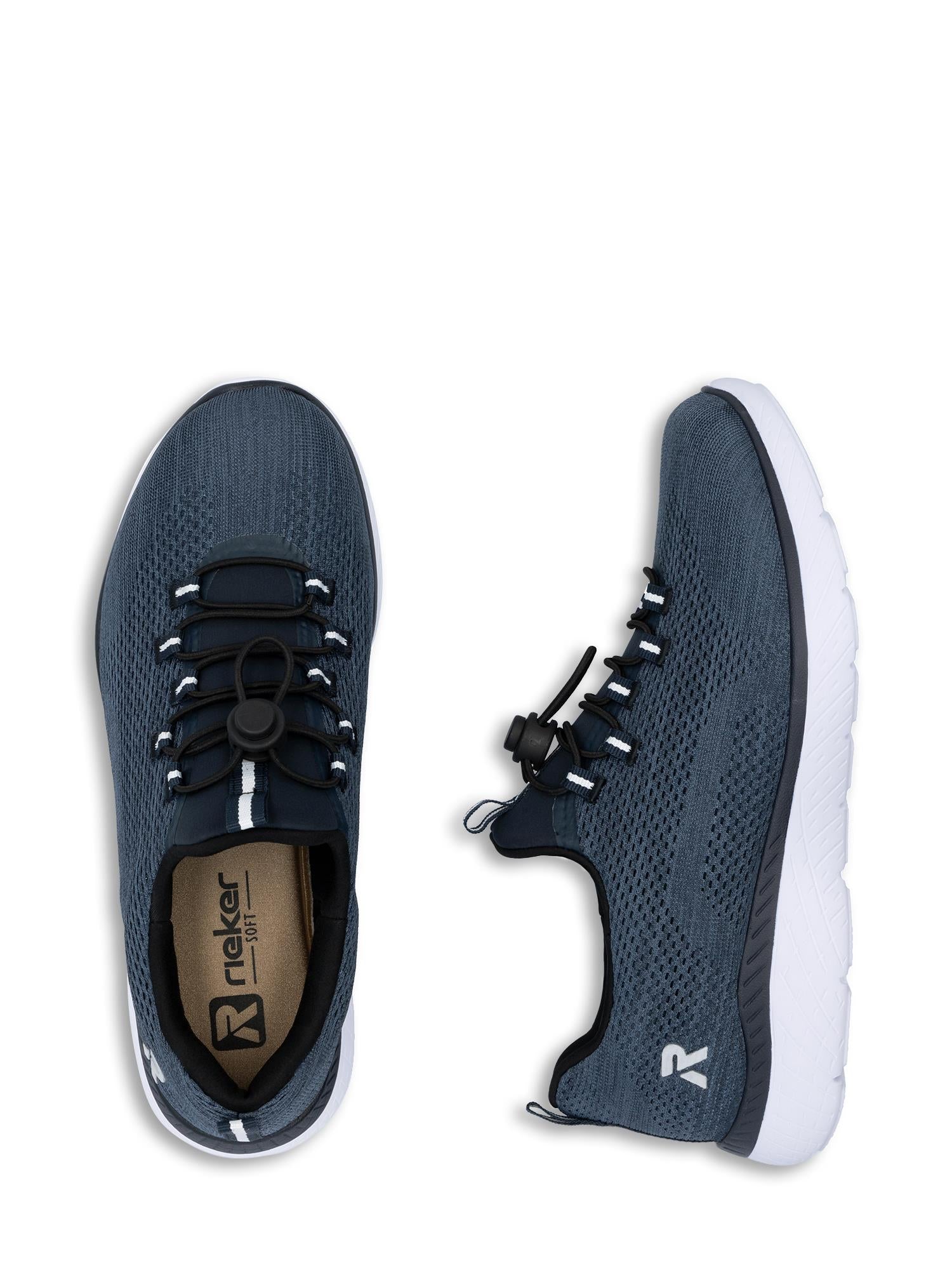 To marineblå 03226 Rieker FlexLite Sneakers fra Rieker Sport med hvite såler, svarte elastiske lisser, en pull loop og polstrede solbrune innleggssåler merket "Rieker" er vist ovenfra og fra siden. Ultralett komfort gjør dem til perfekte vegansk damesko.