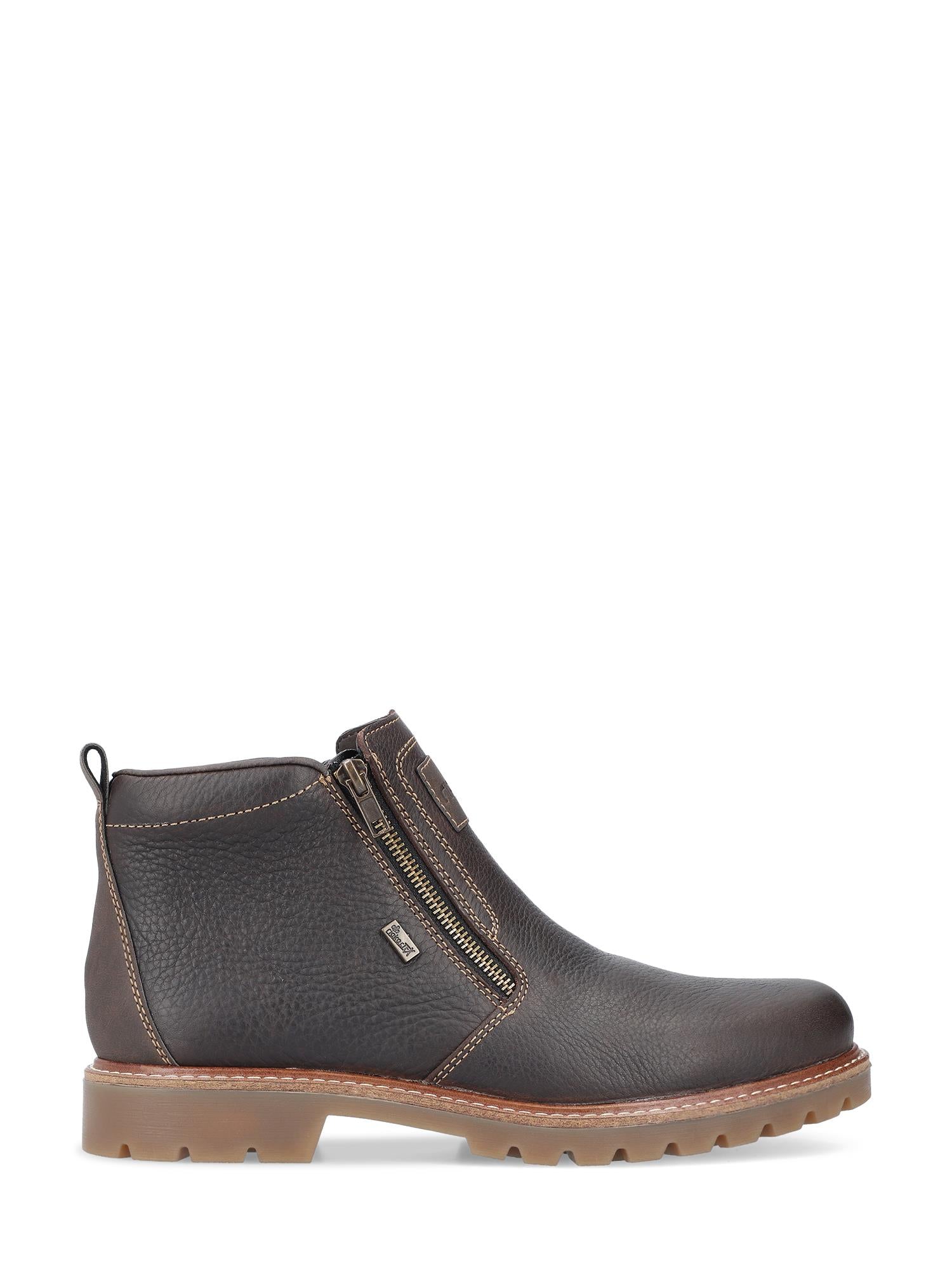 04984 Rieker Leather Fiber-Grip ullfôret fra Rieker Comfort & Style er en mørkebrun ankelstøvle for herrer med synlige sømmer, glidelås på siden, trekkflik og en brunbrun, riflet såle - stilfulle vinterstøvler herre for kalde dager.