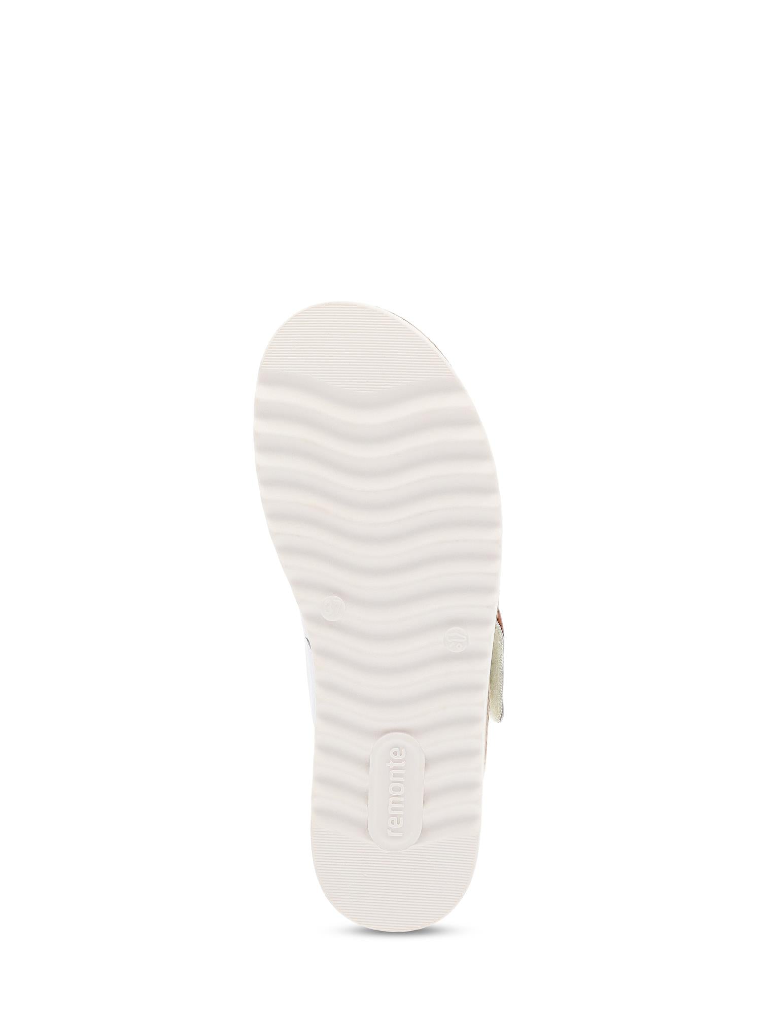 Den hvite sålen på 07635 Remonte Aroha Leather Sandal har et bølget mønster og "lemon"-preget, samt RemonteSoft-komfort og en utskiftbar innersåle for ekstra bekvemmelighet.