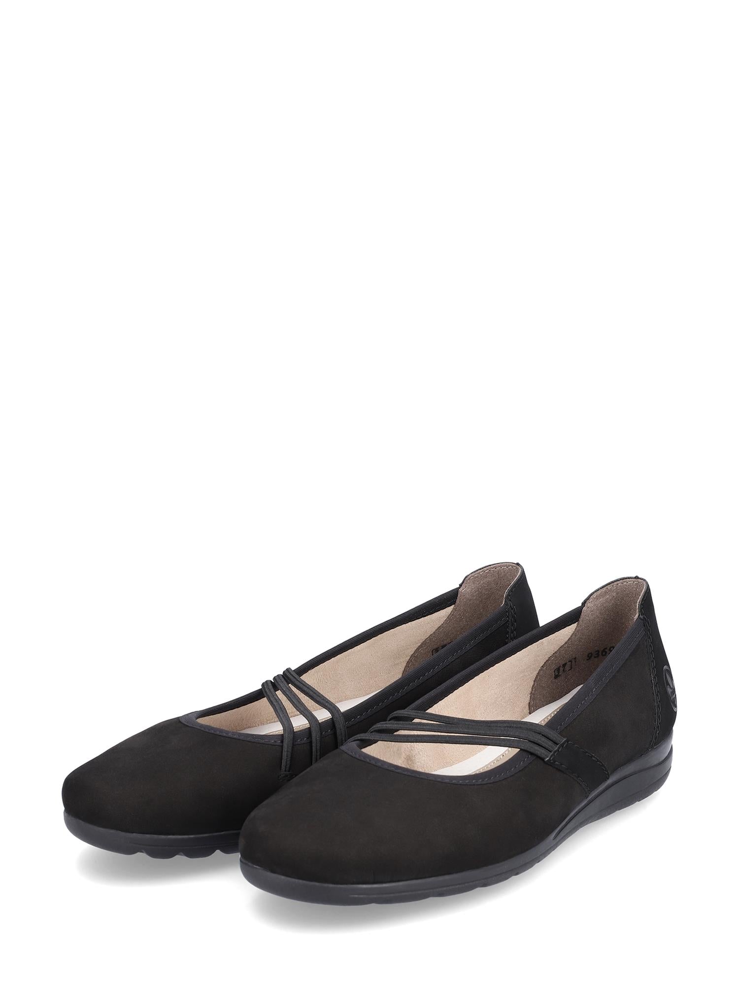 06811 Rieker Suede Comfort Ballerina fra Rieker Comfort & Style har svart semsket skinn, lav hæl, kryssende elastiske stropper og antistress-teknologi, vist på en hvit bakgrunn.