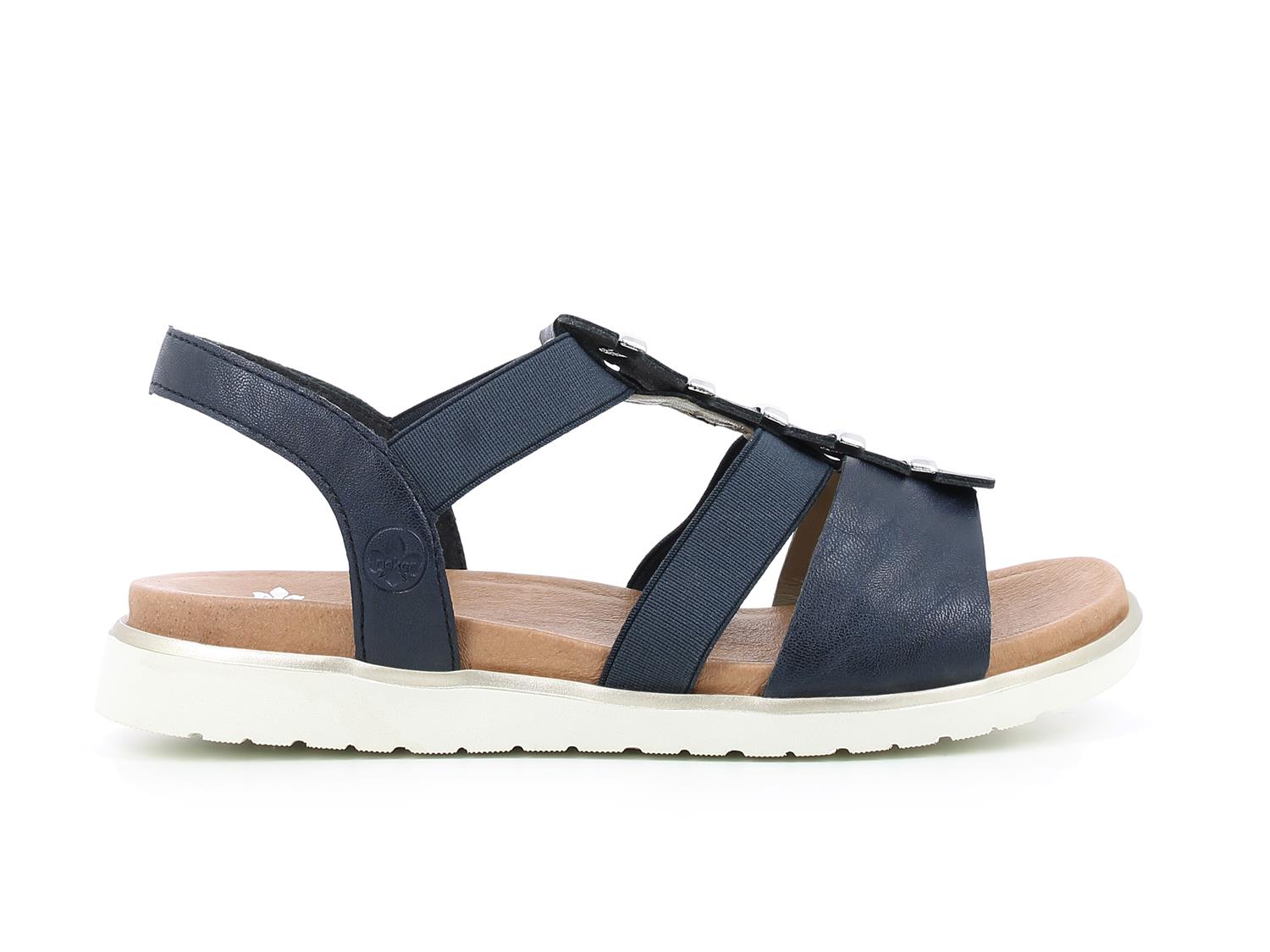 04016 Rieker Detailed Elastic Sandal fra Rieker Comfort & Style er en marineblå sandal med åpen tå i syntetisk skinn med flere reimer, metalldetaljer foran, en polstret solbrun innersåle, en mellomsåle i EVA-skum og en hvit yttersåle i gummi.