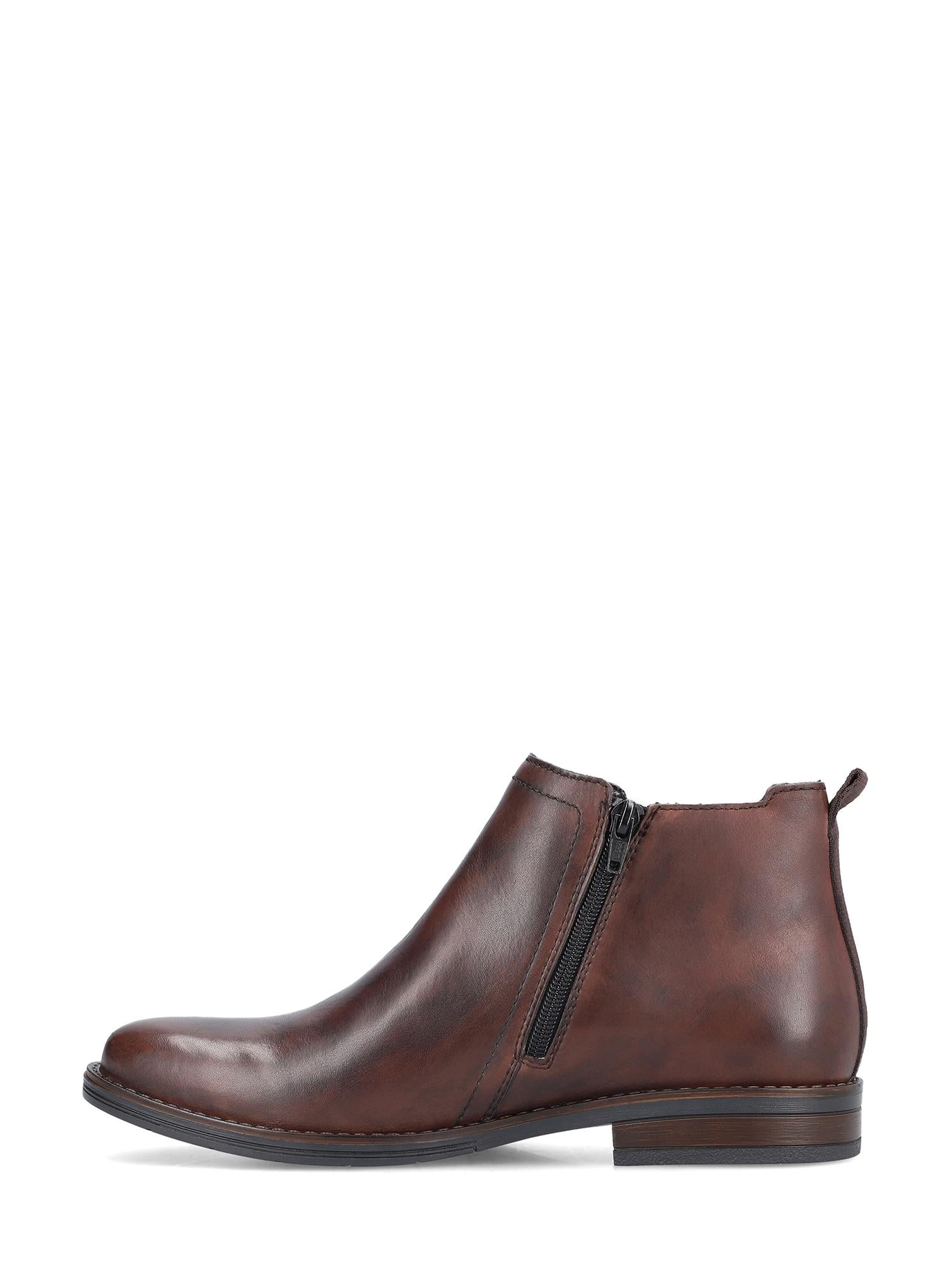 04361 Rieker Testadimoro Short Boot Leather fra Rieker Comfort & Style er en ankelstøvel i brunt skinn med glidelås i siden, lav, stablet hæl og antistress-teknologi for komfort hele dagen, vist i profil på hvit bakgrunn.