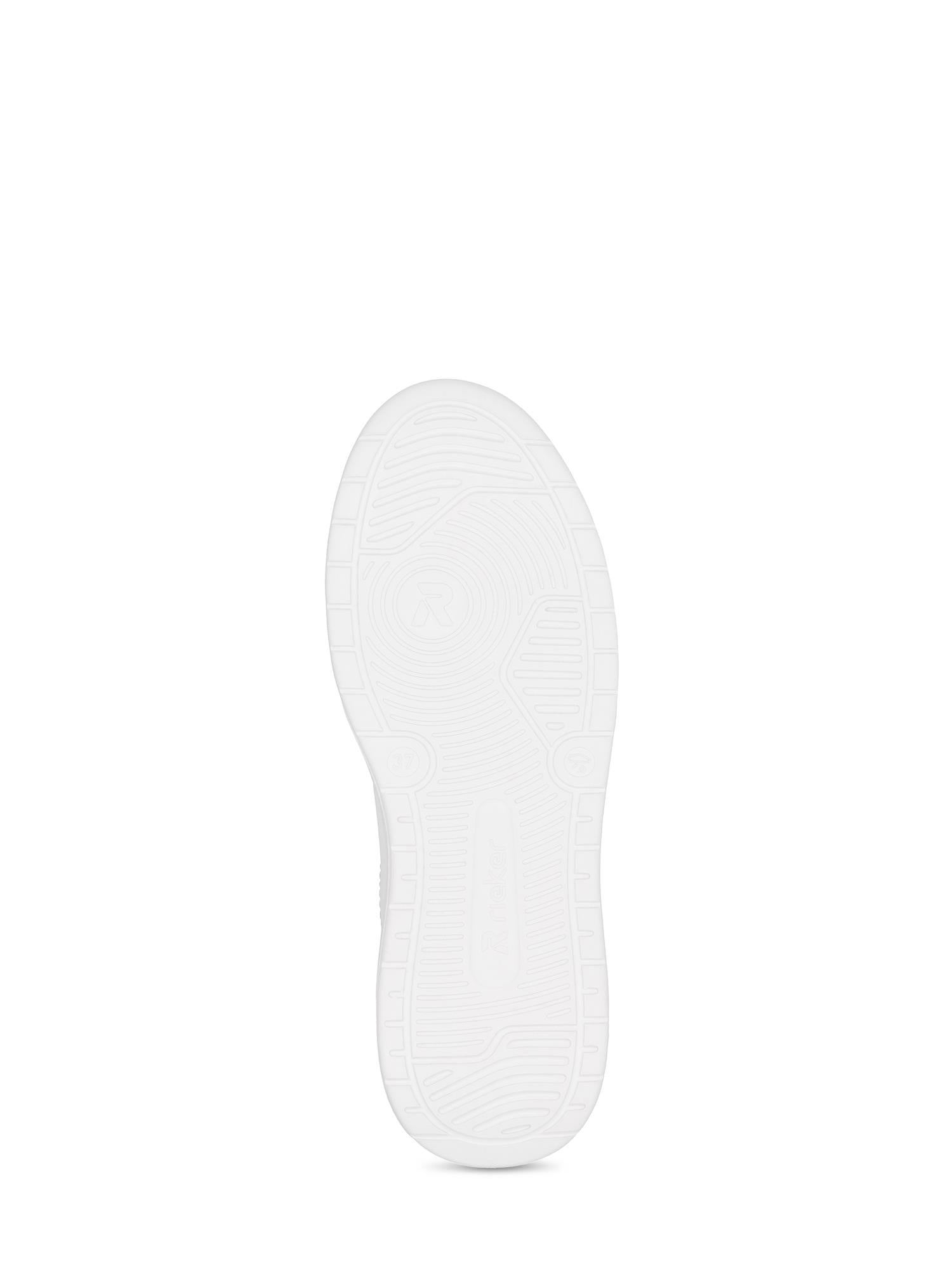 Nederst på Rieker Sport 03538 Summer Ease White Leather er det teksturerte mønsteret og de sirkulære rillene fremhevet på en hvit bakgrunn.