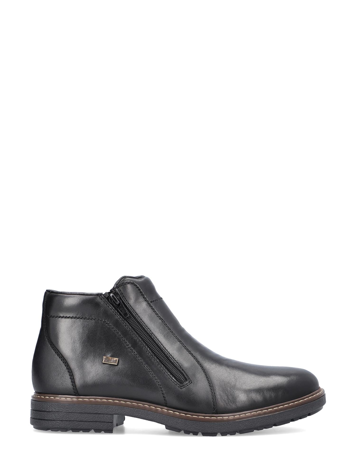 04369 Rieker Classic Vanntett Ullfôret-støvelen fra Rieker Comfort & Style har svart skinn, glidelås på siden, brune sømmer i sålen, teksturert yttersåle og metallisk logo. Nyt en elegant stil med Rieker-TEX og Antistress-komfort.