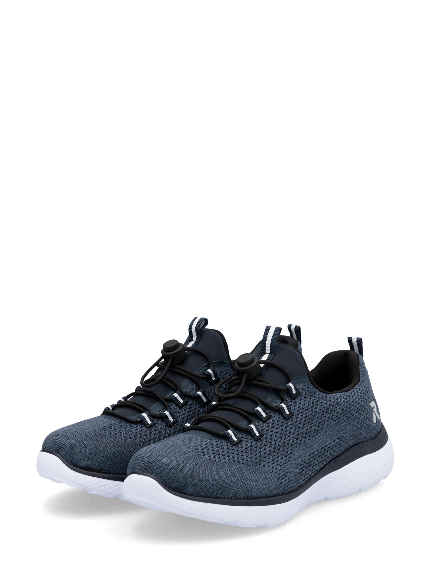 03226 Rieker FlexLite Sneakers Navy fra Rieker Sport har overdel i mesh, hvite såler, svarte snørebånd med knepp og trekkfliker for ultralett komfort, vist på en vanlig hvit bakgrunn.