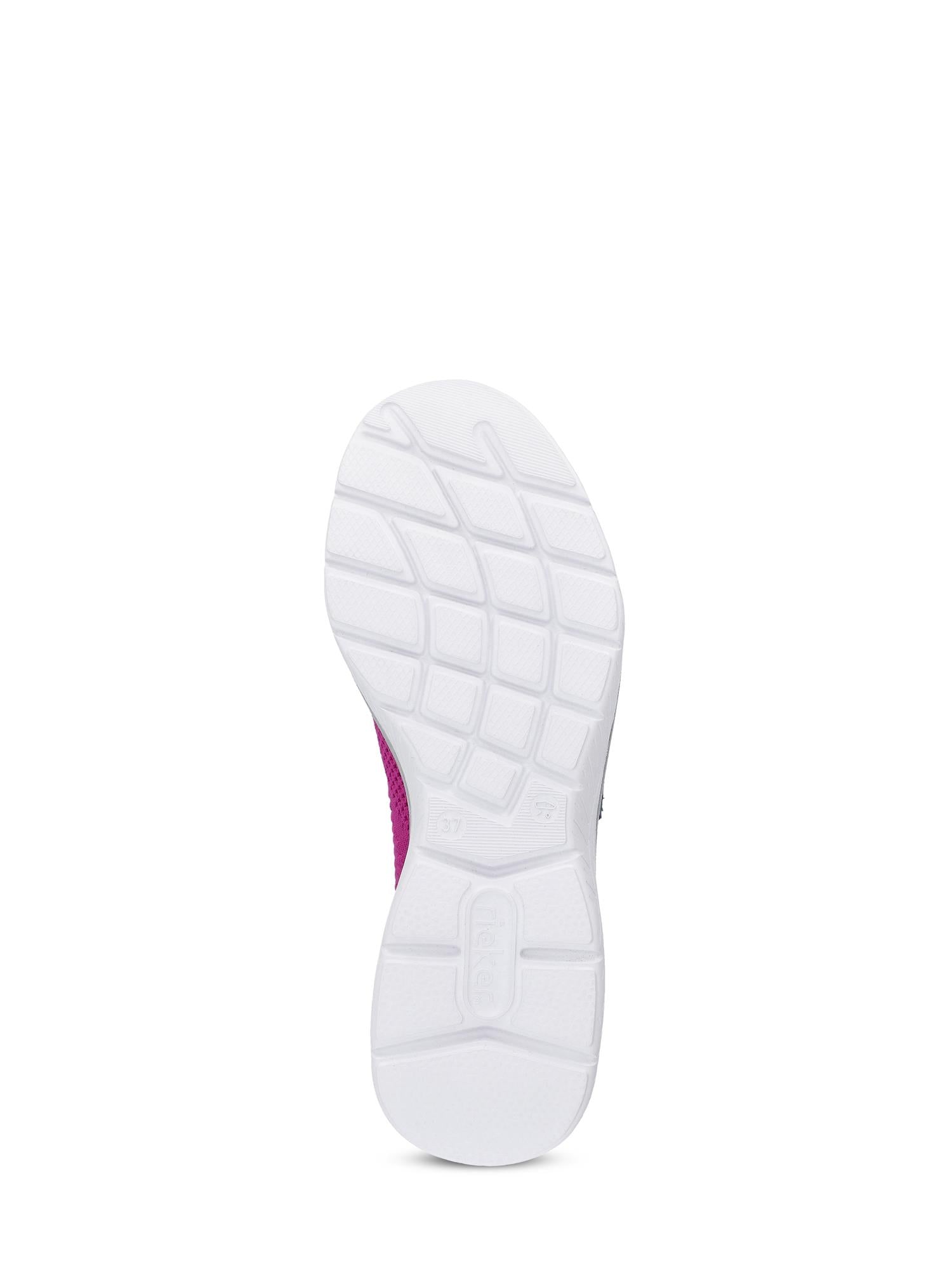 Bildet viser bunnbildet av 07559 Rieker Sport & Style Sneaker fra Rieker Sport, med en hvit, teksturert EVA-gummisåle med et rutemønster for grep og rosa detaljer på oversiden som er synlige langs sidene.