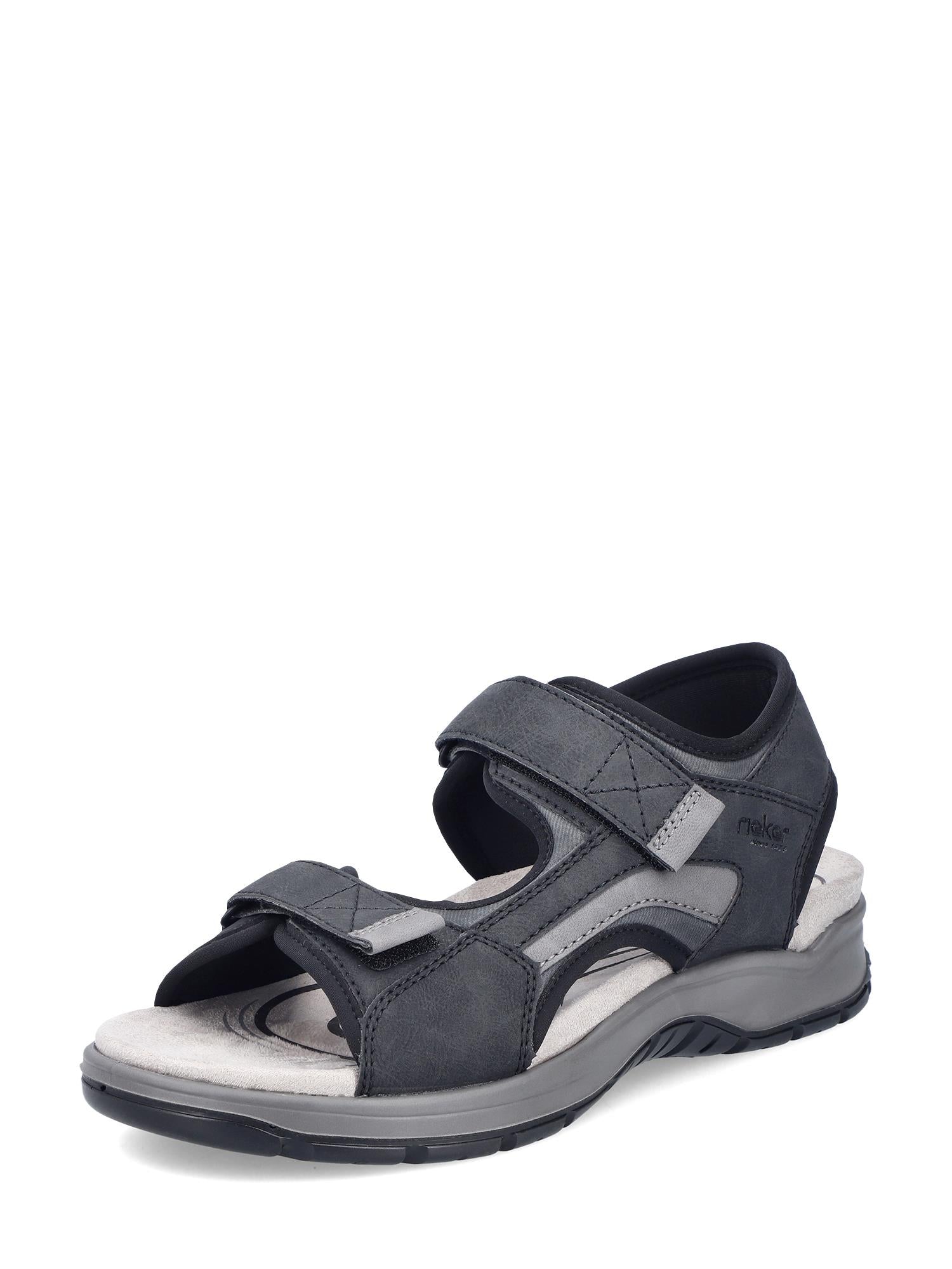 02944 Rieker Moven Svart Herresandal fra Rieker Comfort & Style: en slitesterk kunstskinn-sandal for herre med justerbare borrelåsstropper og polstret såle. Vist vinklet mot venstre på hvit bakgrunn.