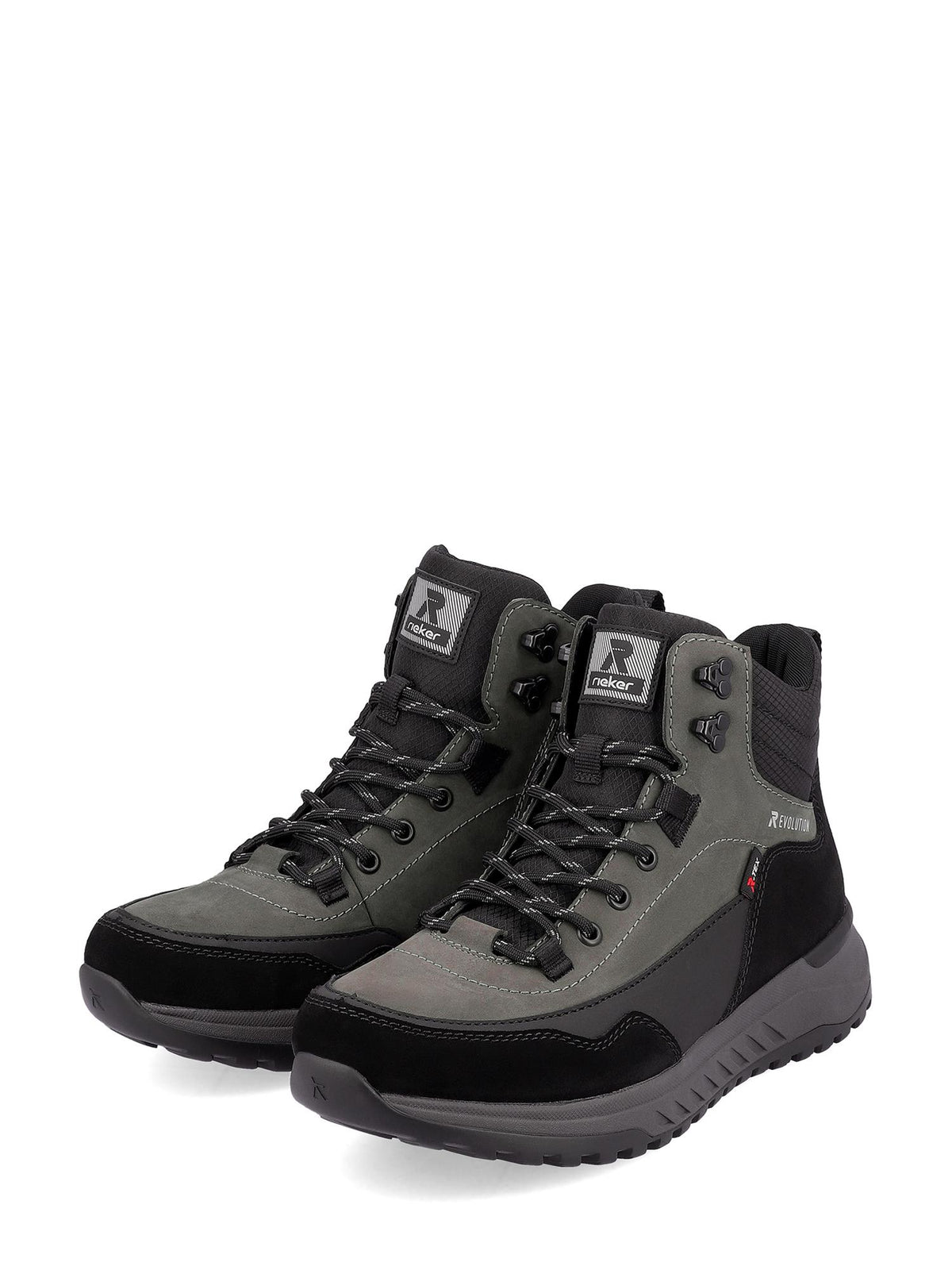 04505 Rieker-Evolution Coal Boot Tex-Membran Ice-Grip fra Rieker Sport er en grå og svart høy turstøvel med svarte lisser, robuste såler, forsterkede tåkapper og TEX-membran-teknologi, vist på en hvit bakgrunn.