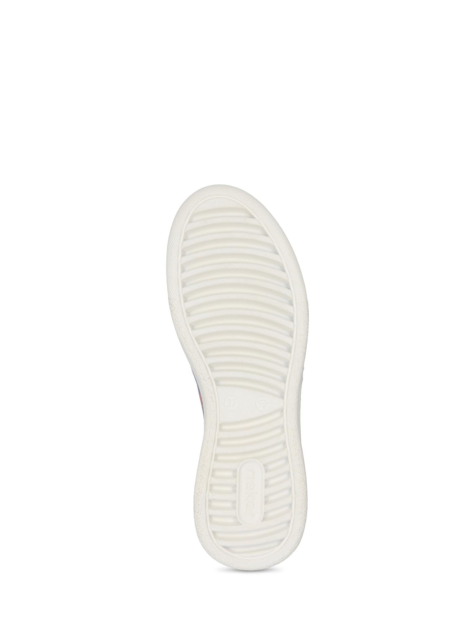 Bildet viser sålen på 03284 Rieker ColorSplash Sneakers by Rieker Comfort & Style, med et strukturert, riflet horisontalt mønster og avrundet form, designet med antistress-teknologi for ekstra komfort.