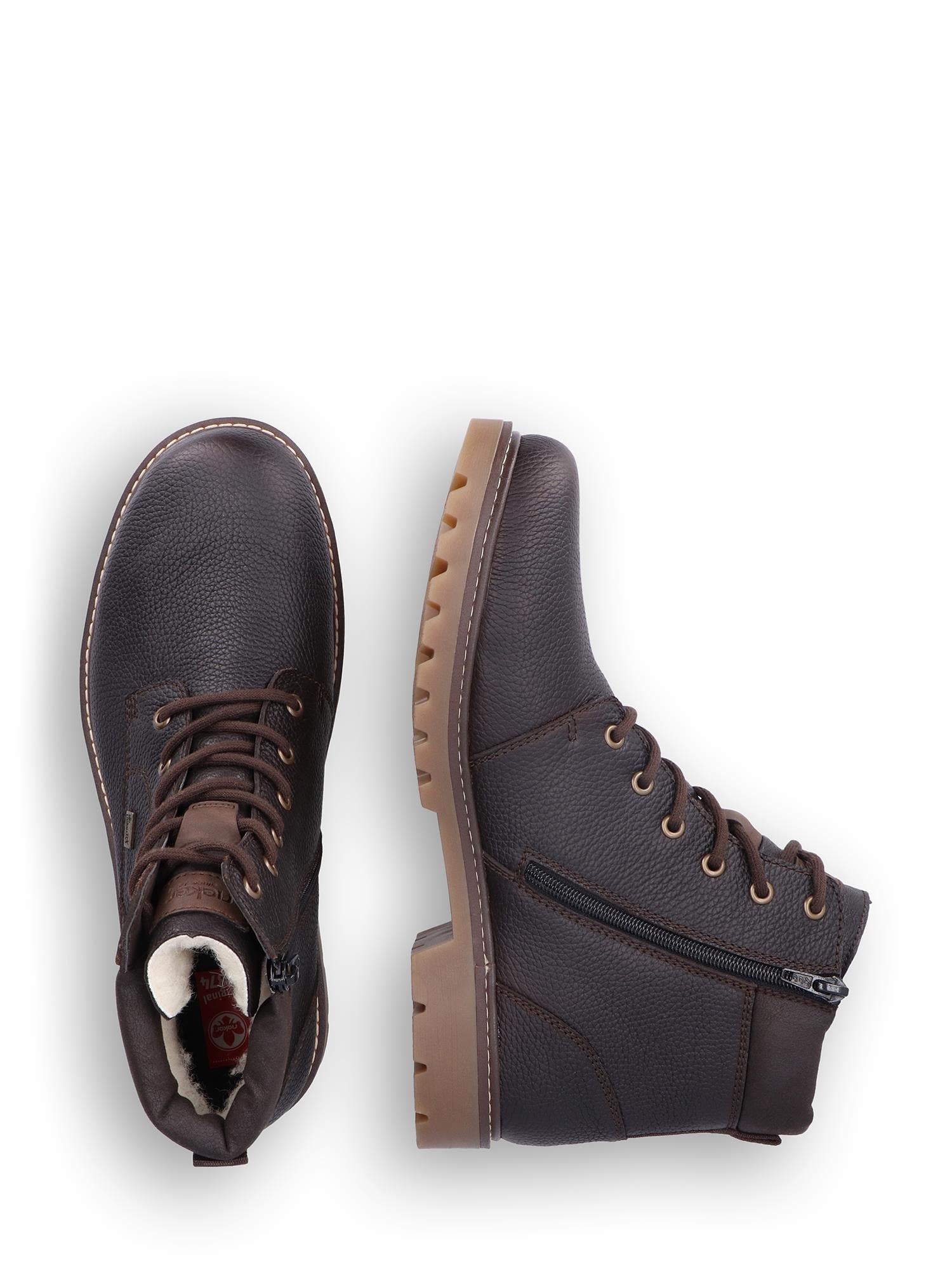 Et par 04402 Rieker Brun Rieker-Tex Varmfôret Boots fra Rieker Comfort & Style med brun snøring, robuste solbrune såler, fôr av saueullfôr og glidelås på siden. Den ene støvelen er vist ovenfra, den andre fra siden, noe som fremhever det strukturerte skinnet.