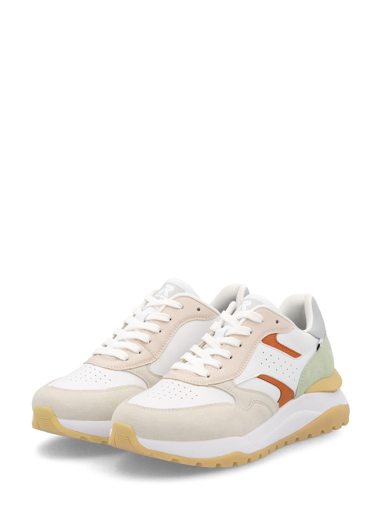 Rieker Sport 03546 TrailMotion Hvit Semsket-skoen har hvite lisser, beige og off-white paneler, oransje detaljer, en grønn hældetalj, gule såler og pustende komfort – vist på en vanlig hvit bakgrunn.