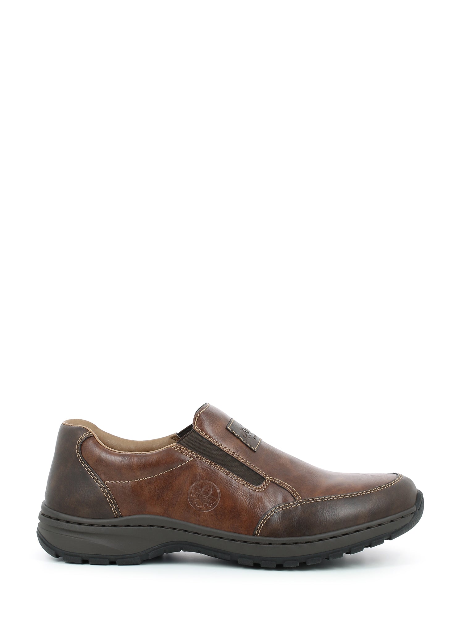 02805 Rieker Maroon Slip-On Herresko fra Rieker Comfort & Style har kontrastsømmer, en gummisåle og elastiske sidepaneler – en stilig herresko vist i profil mot hvit bakgrunn.