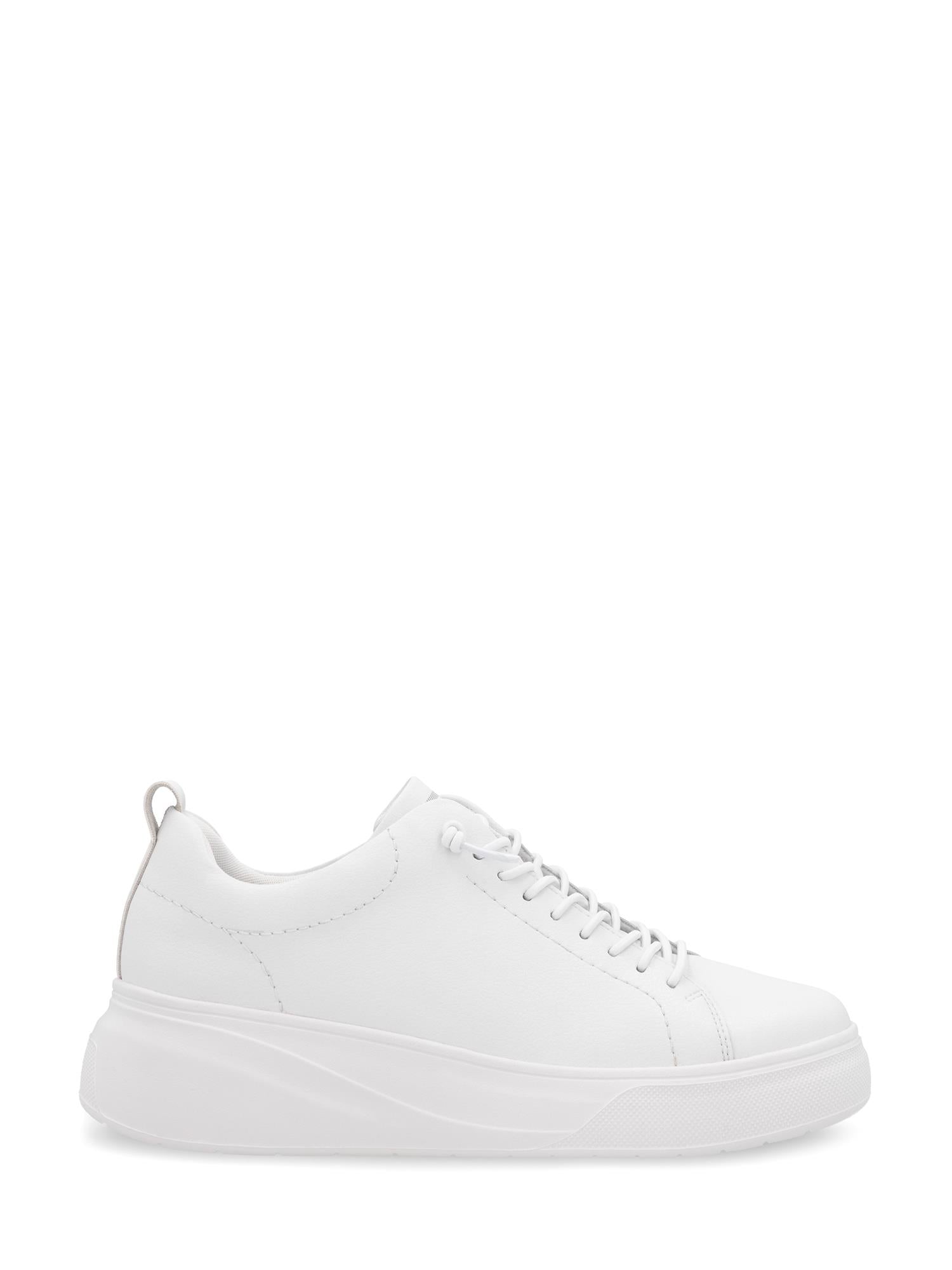 03538 Rieker Summer Ease White Leather fra Rieker Sport er en minimalistisk damesko med tykk såle og snøring foran, vist fra siden på en hvit bakgrunn.