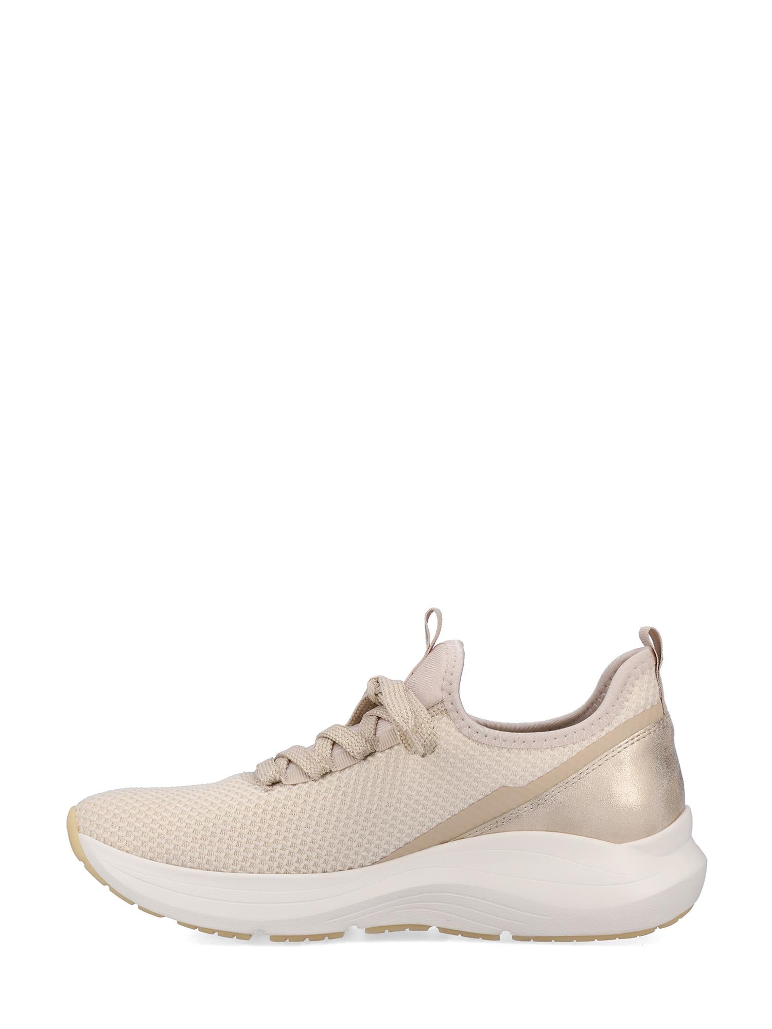 06817 Rieker-Evolution Memory Comfort fra Rieker Sport er en beige joggesko med overdel i mesh, hvit såle, beige snørebånd, metallisk hælaccent og RevolutionSoft for komfort. Vist i profil på hvit bakgrunn.