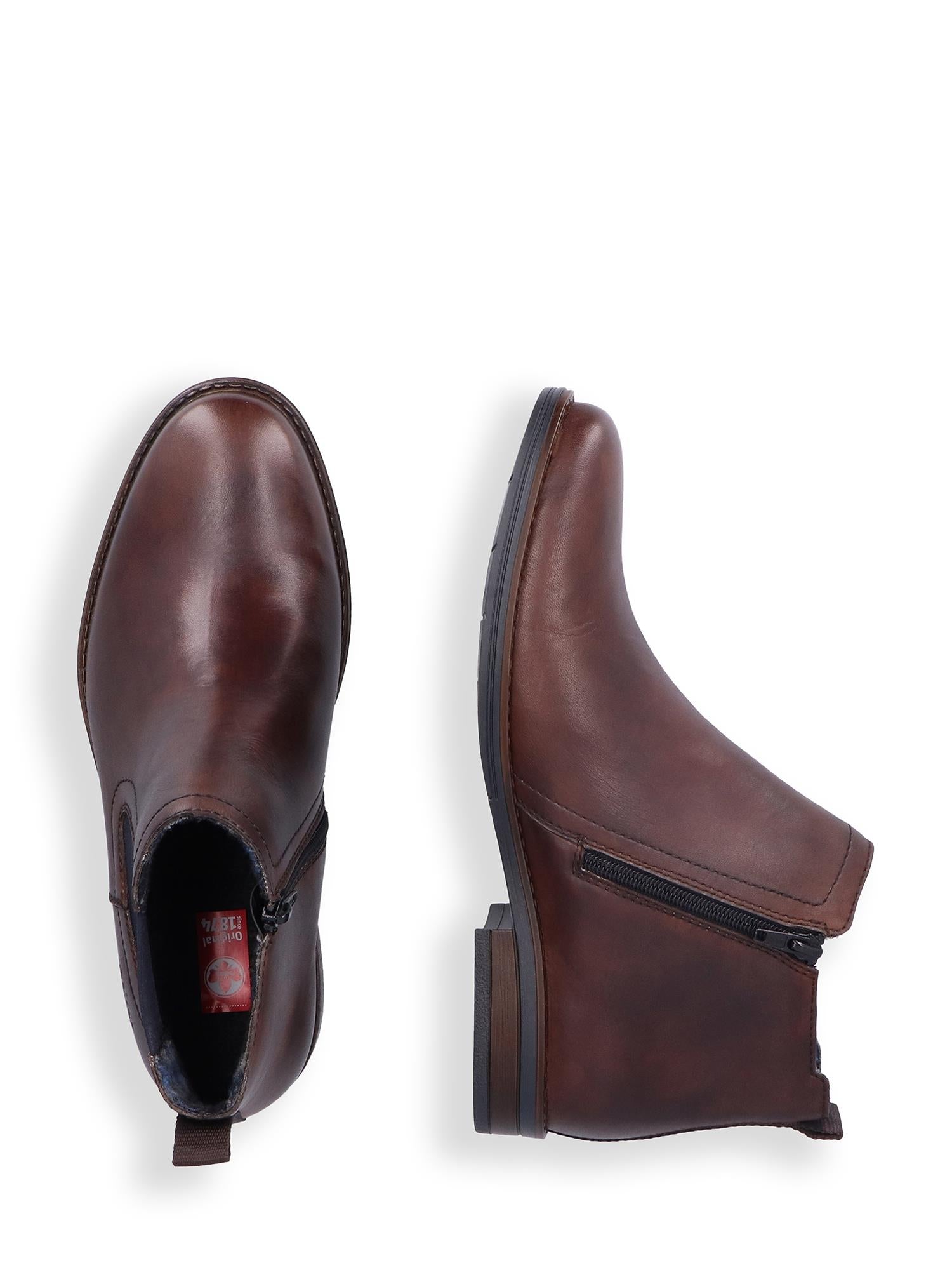 04361 Rieker Testadimoro Short Boot Leather fra Rieker Comfort & Style er en brun ankelstøvel med glidelåser på siden, glatt skinnfinish, lav, stablet hæl og Antistress-teknologi for komfort, vist ovenfra og fra siden mot en hvit bakgrunn.