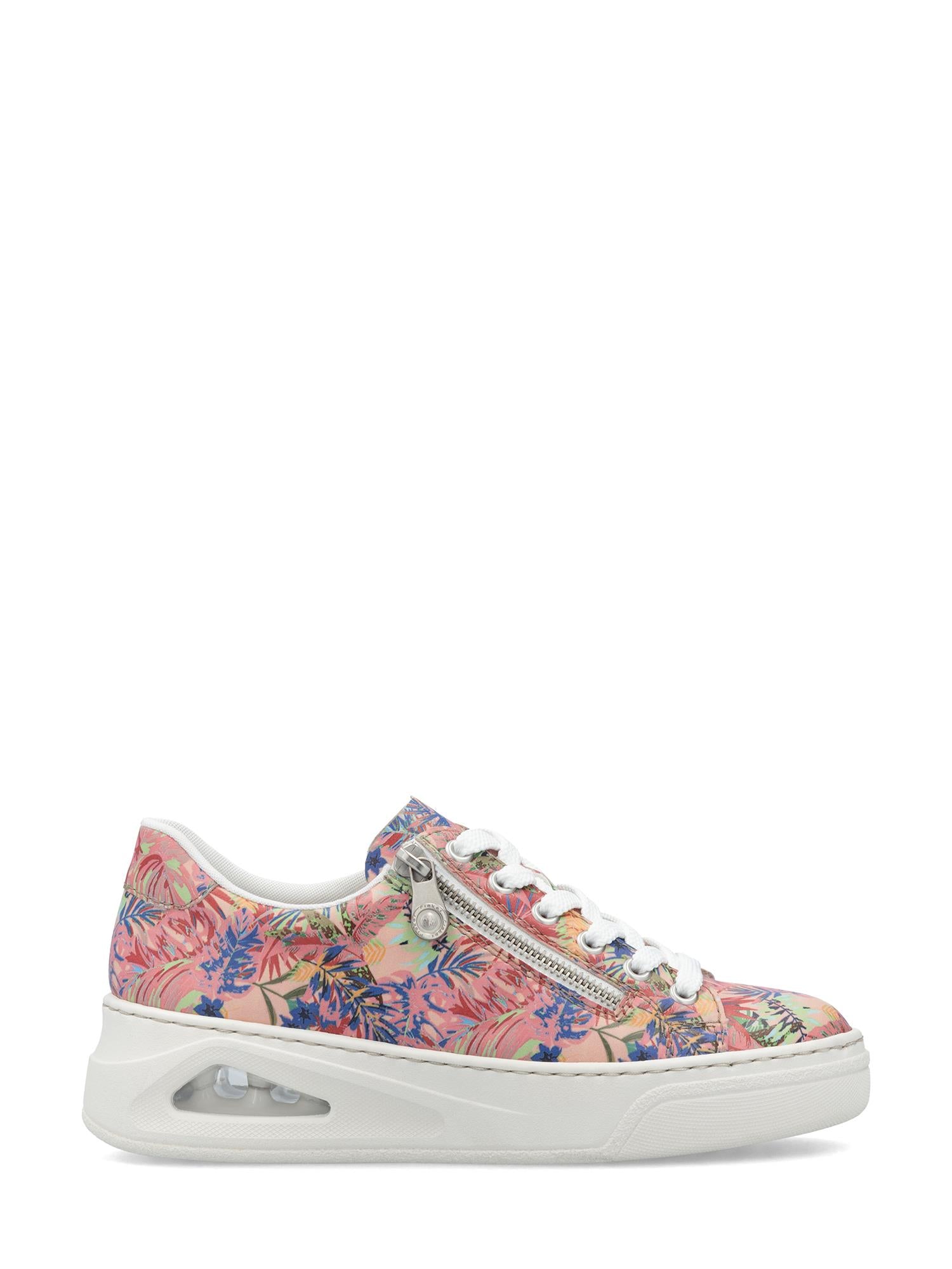 03284 Rieker ColorSplash-sneakersene fra Rieker Comfort & Style har et rosa blomsterdesign, hvite lisser, glidelås på siden og en tykk hvit såle med en gjennomsiktig, luftpolstret hæl for både stil og komfort.