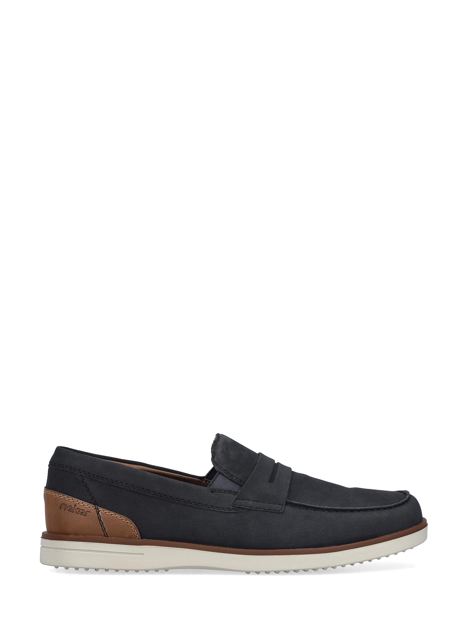07509 Rieker Marine Mokkasin fra Rieker Comfort & Style er en svart slip-on loafer med brunbrun hæl, hvit teksturert såle, overdel i mokkasinstil og pustende fôr for komfort hele dagen.