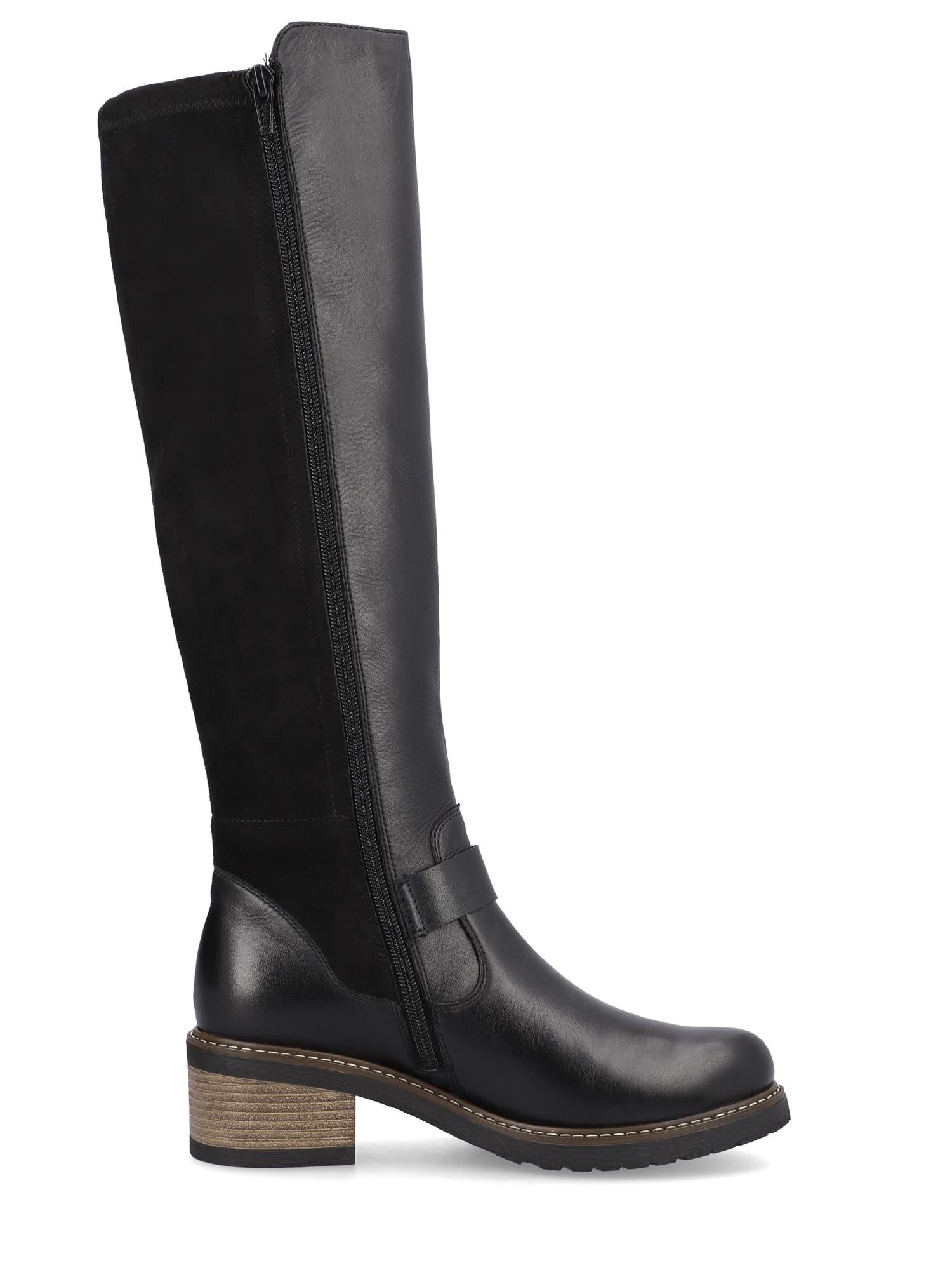 Remonte 05017 Høye støvler i skinn med elastisk spenne: Høye, svarte støvler i skinn og semsket skinn med lav hæl, glidelås i siden, rund tå og elastisk glatt skinn. Vist i profil på hvit. Perfekte svarte høye støvletter for enhver stil.