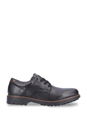 04905 Rieker Shoes Classics fra Rieker Comfort & Style er en snøresko i svart skinn med en brun, sydd såle og strukturert yttersåle i gummi, vist i sideprofil på en hvit bakgrunn.