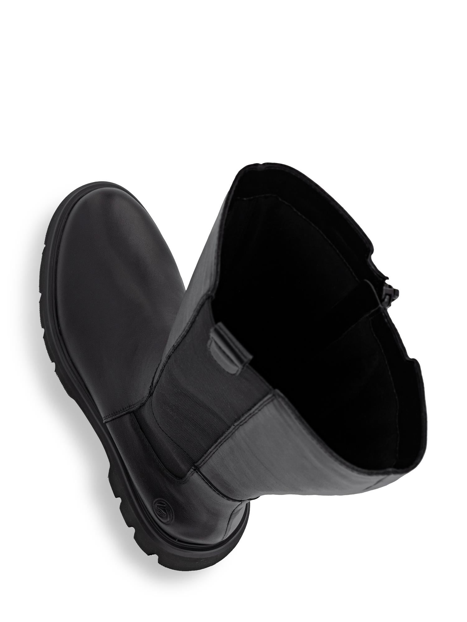 Remonte 04566 Celina Leather Boots i svart, vist ovenfra i en vinkel, med Vario-skaftåpning, øvre skaft og robust såle mot en hvit bakgrunn.