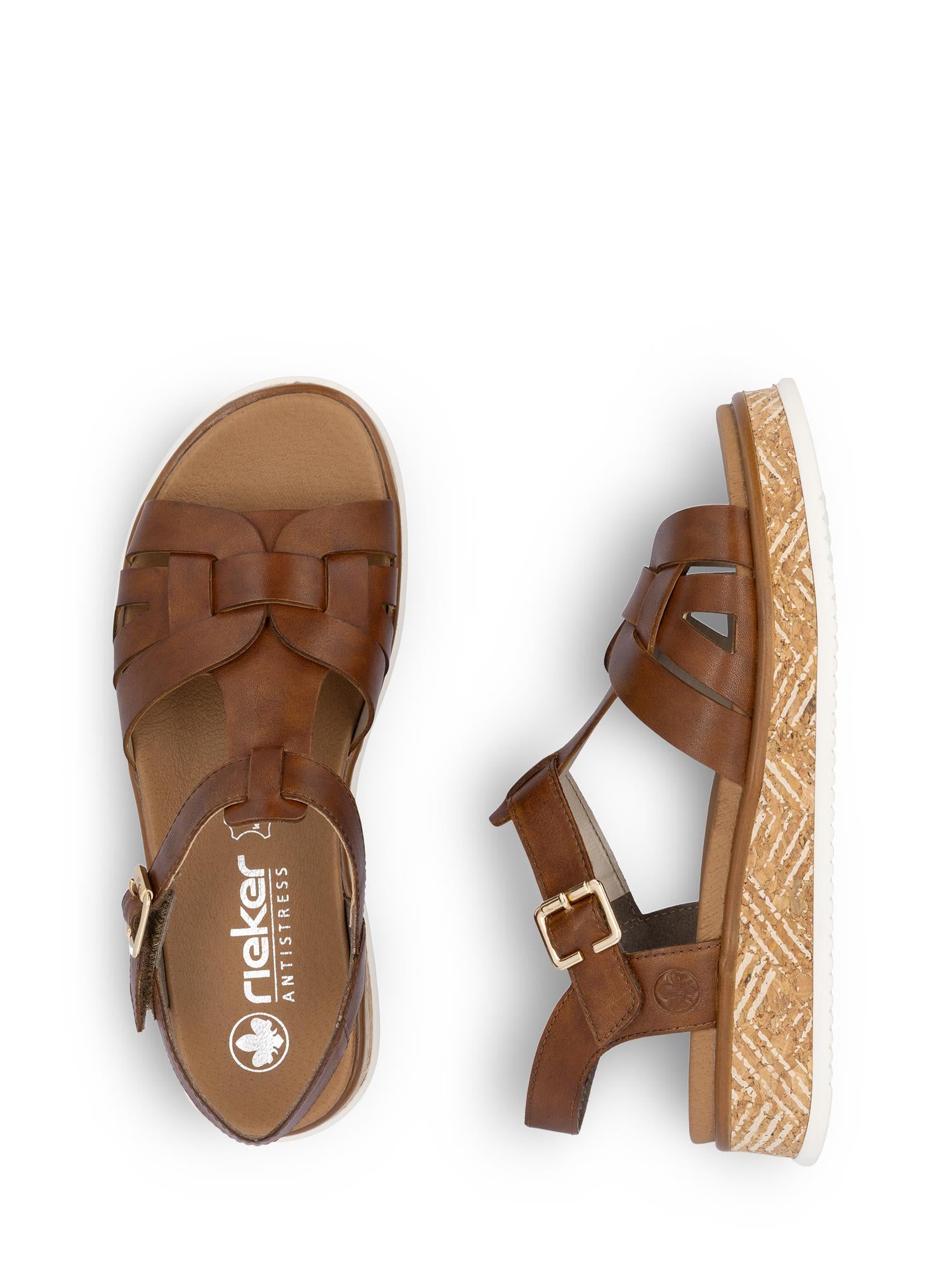 03447 Rieker Toscana Leather Sandal fra Rieker Comfort & Style har brunt skinn med gullspenner, vevde remmer og en korkstrukturert kile med en hvit gummisåle - stil og velvære i hvert steg, vist ovenfra og fra siden.