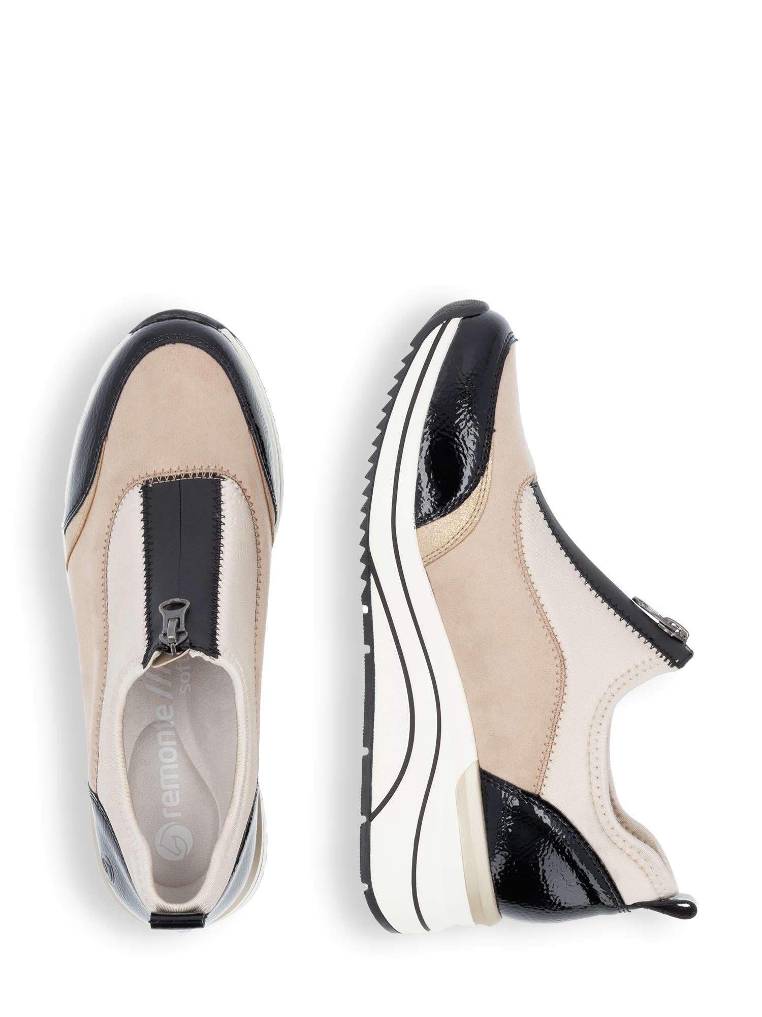 Remonte 04961 High Soft Multi Sneaker Beige har beige semsket skinn på sidene, svarte lakkdetaljer på tå og hæl, hvite mellomsåler og svarte tråder, vist ovenfra og fra siden mot en hvit bakgrunn.
