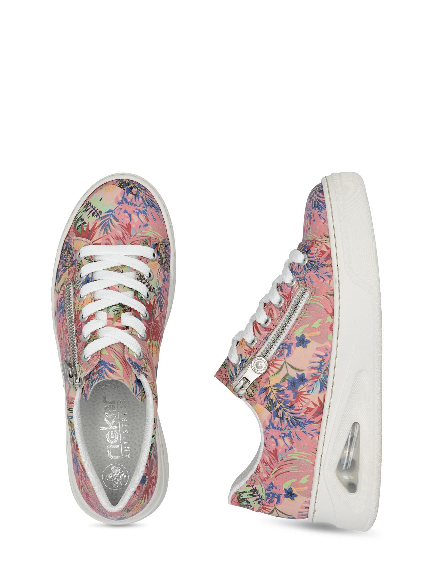 Løft stilen din med 03284 Rieker ColorSplash Sneakers fra Rieker Comfort & Style, med rosa-lilla blomstertrykk, hvite lisser, sølvfargede glidelåser på siden, en tykk hvit såle med gjennomsiktige detaljer og komfortabel antistress-teknologi.