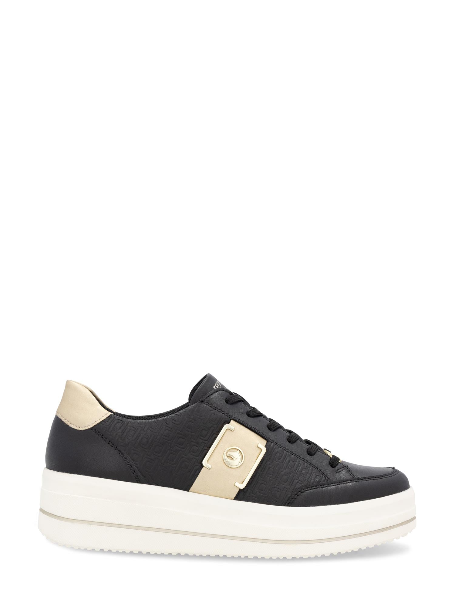 Remonte 03120 UrbanFlex Black har en tykk, hvit såle, beige hæl og detaljer på siden med et metallemblem, svarte lisser og en diskret preget overdel for ekstra komfort.