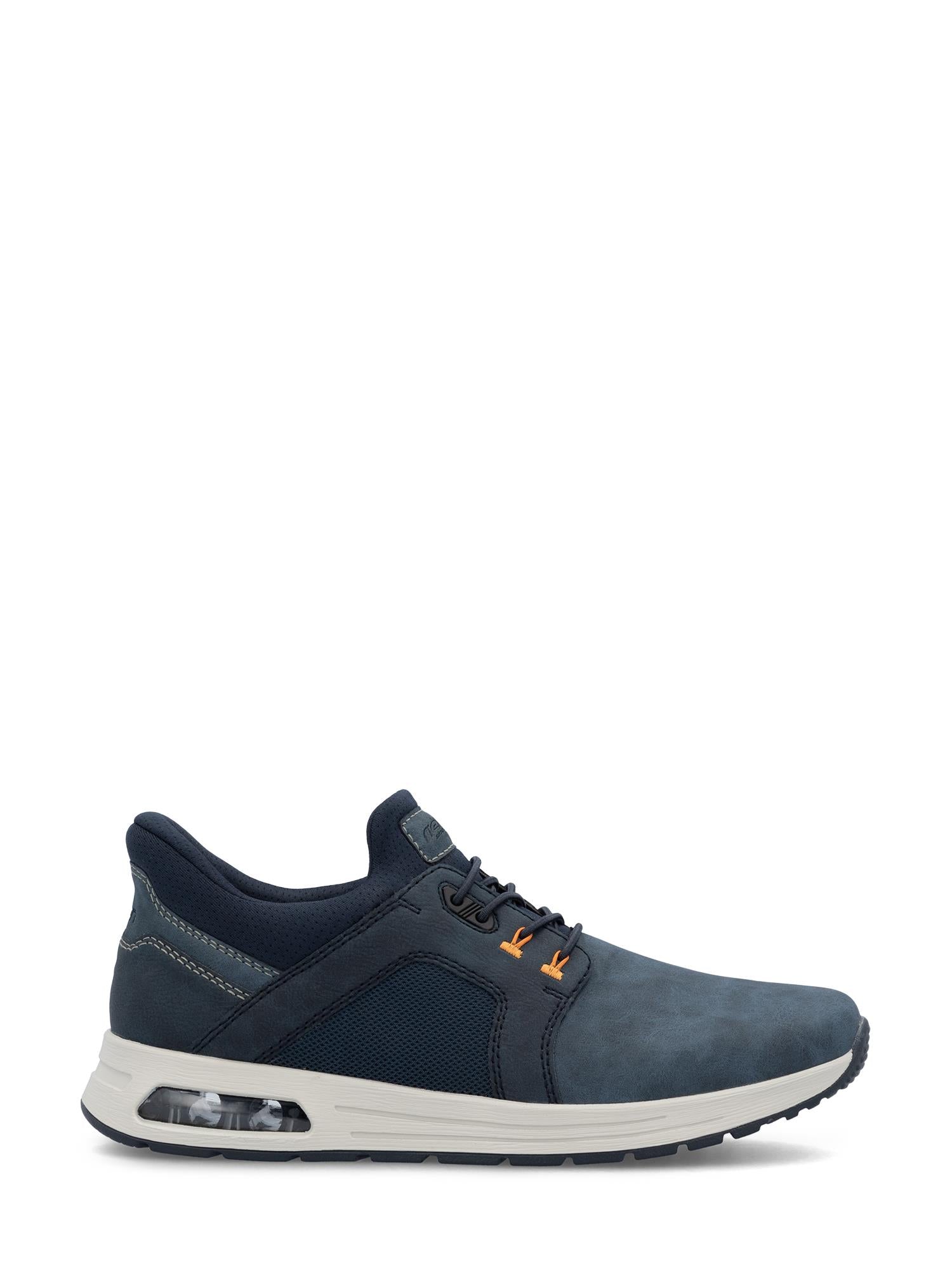 03050 Rieker Ready2Go Sneakers Navy fra Rieker Comfort & Style har en støtdempende såle, marineblå mesh- og semsket skinnlignende overdel, oransje maljer og en luftputehæl. Vist fra siden mot en hvit bakgrunn.