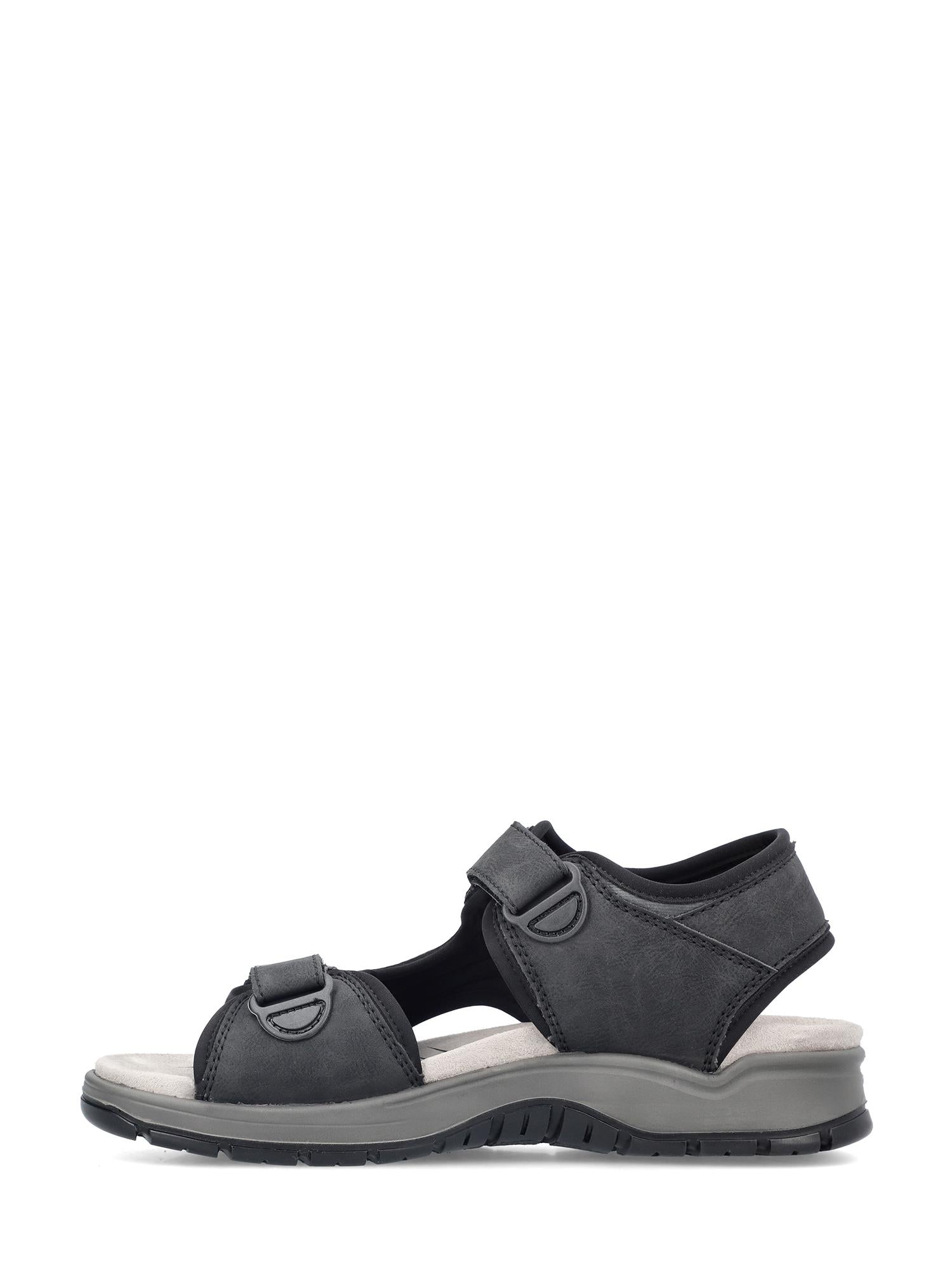 02944 Rieker Moven Svart Herresandal fra Rieker Comfort & Style har slitesterkt svart syntetisk skinn, justerbare borrelåsstropper, en polstret fotseng i lysegrått og en strukturert såle, vist på en hvit bakgrunn.