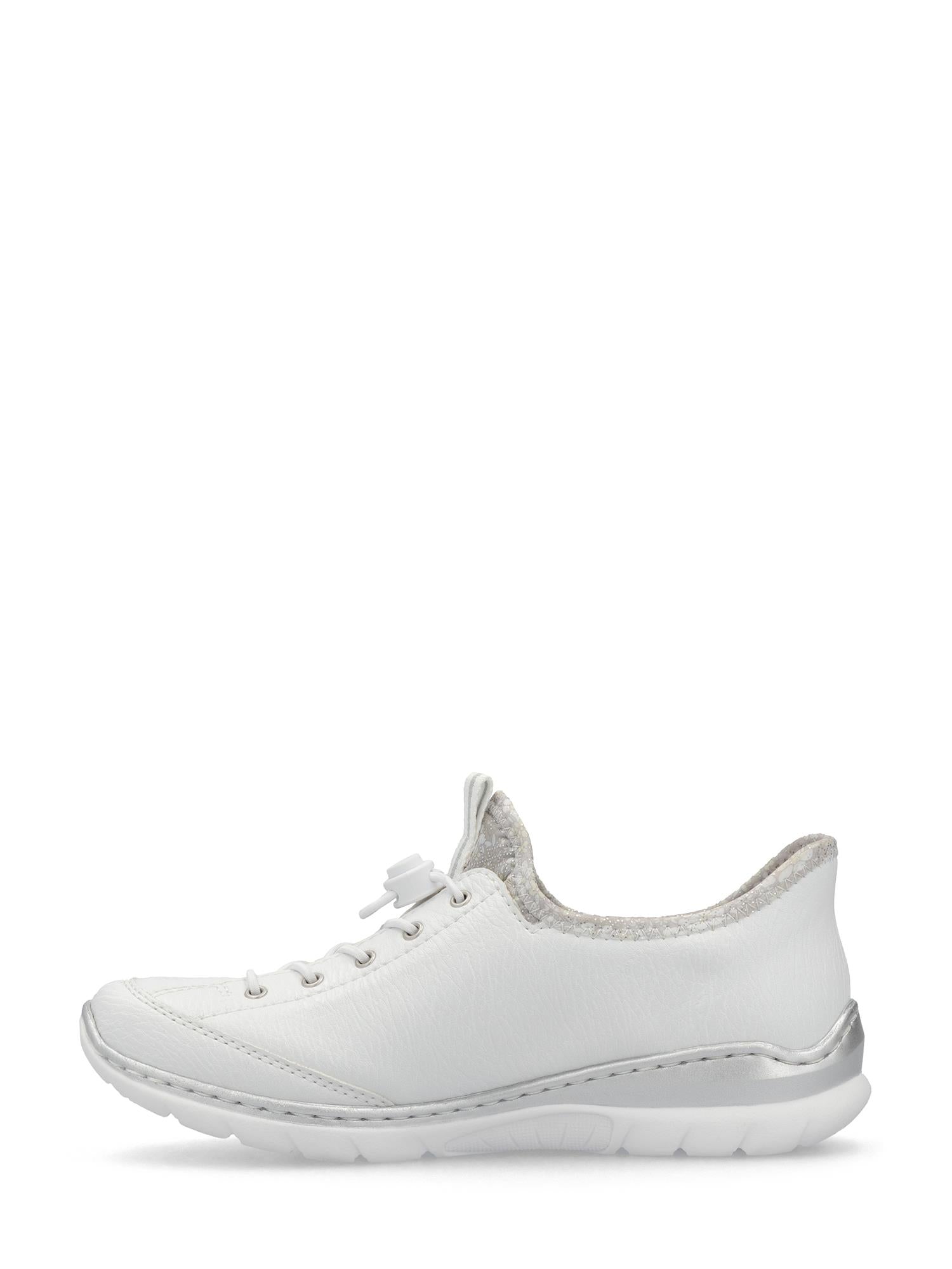 Rieker Comfort & Style 03150 EasyMove Slip-on White er en joggesko med strukturert IM-EVA-såle og mykt, lysegrått fôr, vist i profil mot en hvit bakgrunn.