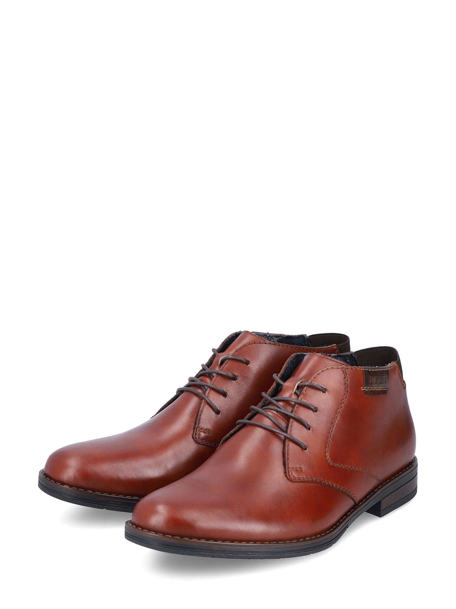Rieker Comfort & Style 04403 korte støvler for herrer har brunt skinn, svarte lisser, mørke gummisåler, brun skinnoverdel og antistress-teknologi - vist mot en hvit bakgrunn.