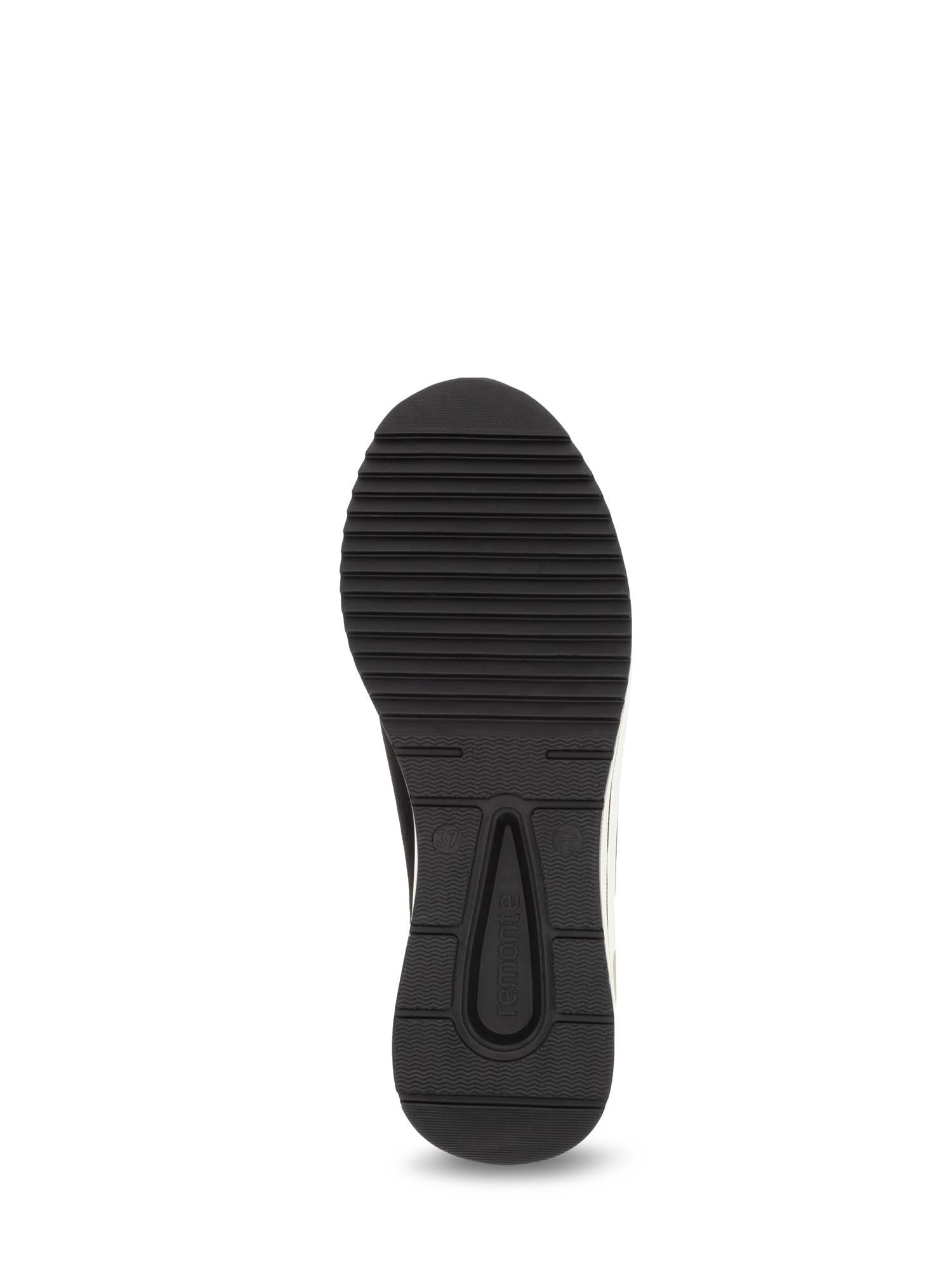 Bildet viser en svart Remonte 04959 Lite'n Soft Leopard-sportsskosåle sett underfra med teksturerte riller for bedre grep, vist mot en vanlig hvit bakgrunn.