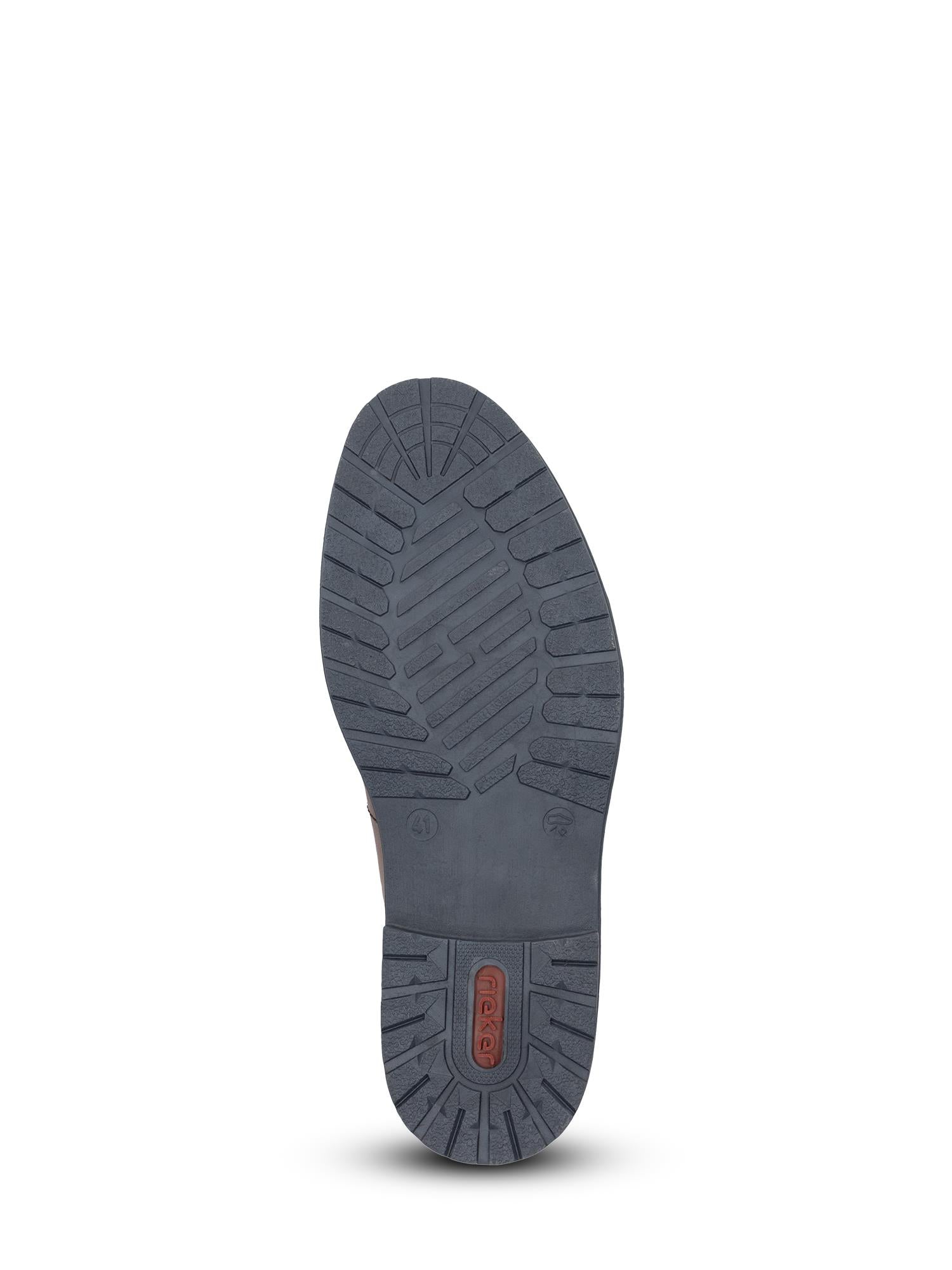 Bildet viser undersiden av en mørkegrå, strukturert såle med en liten rektangulær logo på 04760 Rieker Classic Leather Boot Brown fra Rieker Comfort & Style, som gir allsidig komfort til både formelle og uformelle anledninger.