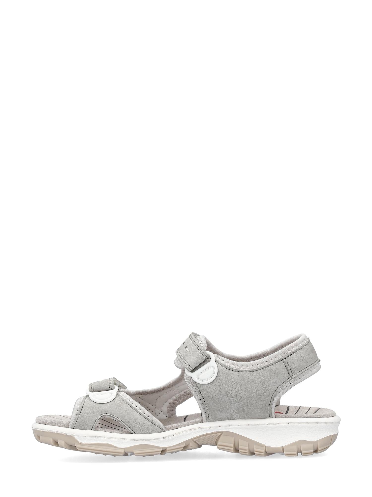 07503 Rieker Grey Sport-sandalen fra Rieker Comfort & Style har justerbare stropper, hvite detaljer, en teksturert såle og Antistress-teknologi for komfort hele dagen. Vist i sideprofil mot en hvit bakgrunn.