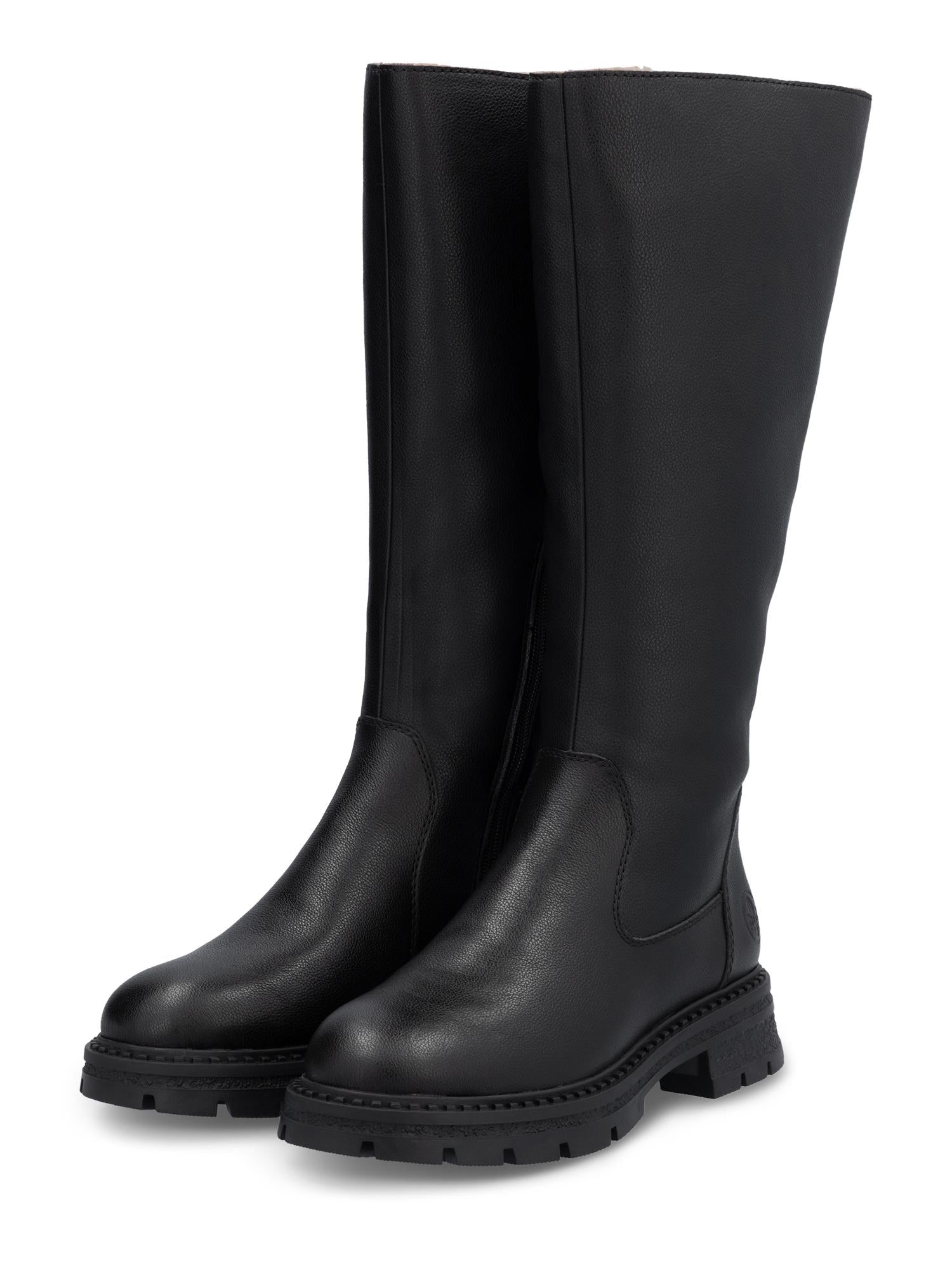 Et par høye, svarte 04944 Rieker Extra Wide-støvler i skinn fra Rieker Comfort & Style har en rund tå, tykke gummisåler med tekstur og et elegant design som sitter rett under kneet.