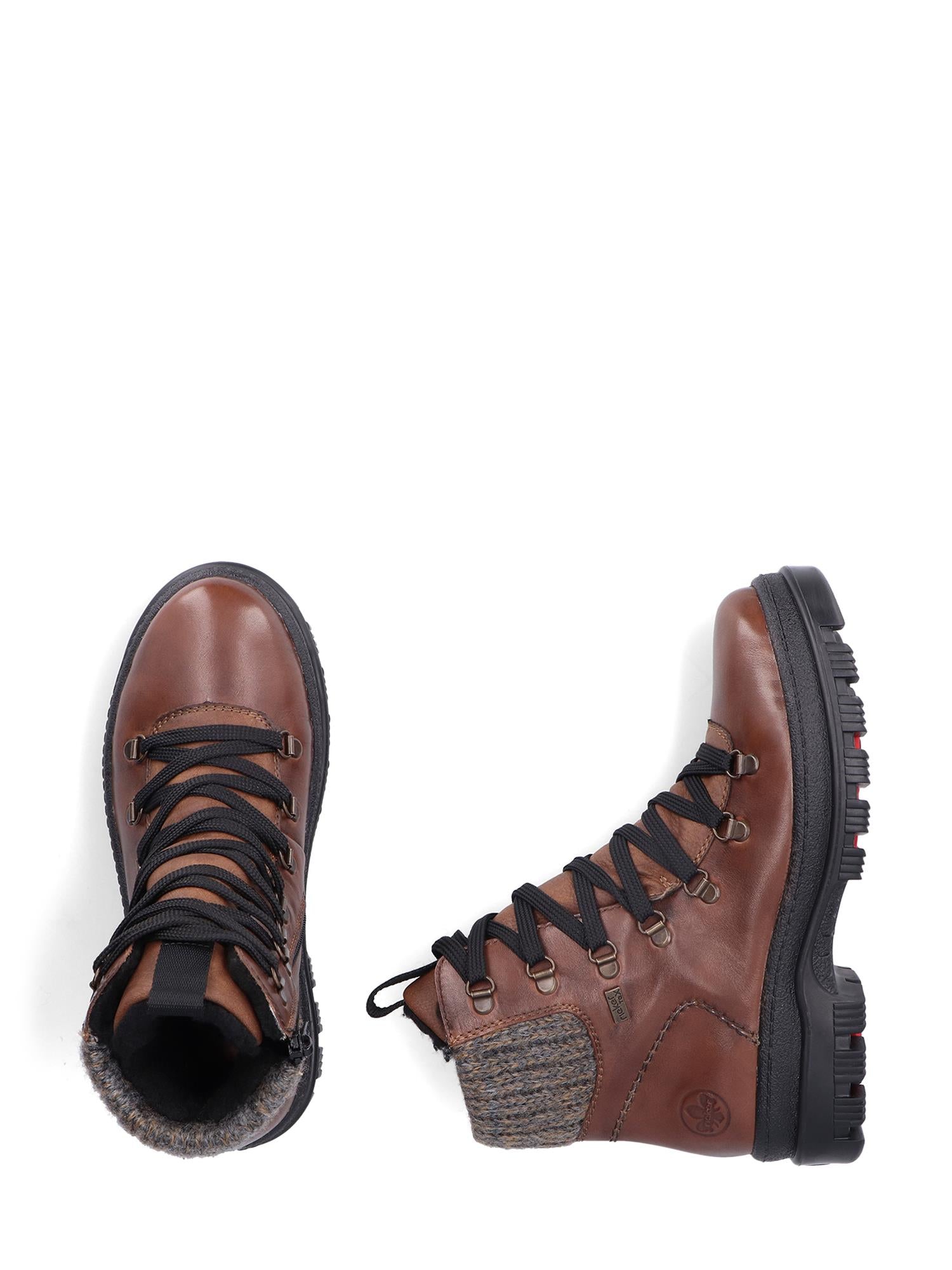 Et par 05038 Rieker Leather tex varmfôret med brodder vandrestøvler fra Rieker Comfort & Style, i brunt med svarte såler, grå polstrede krager, glatt skinnseksjon - én støvel oppreist (sett fra siden), én ovenfra og ned (synlige lisser og fôr).