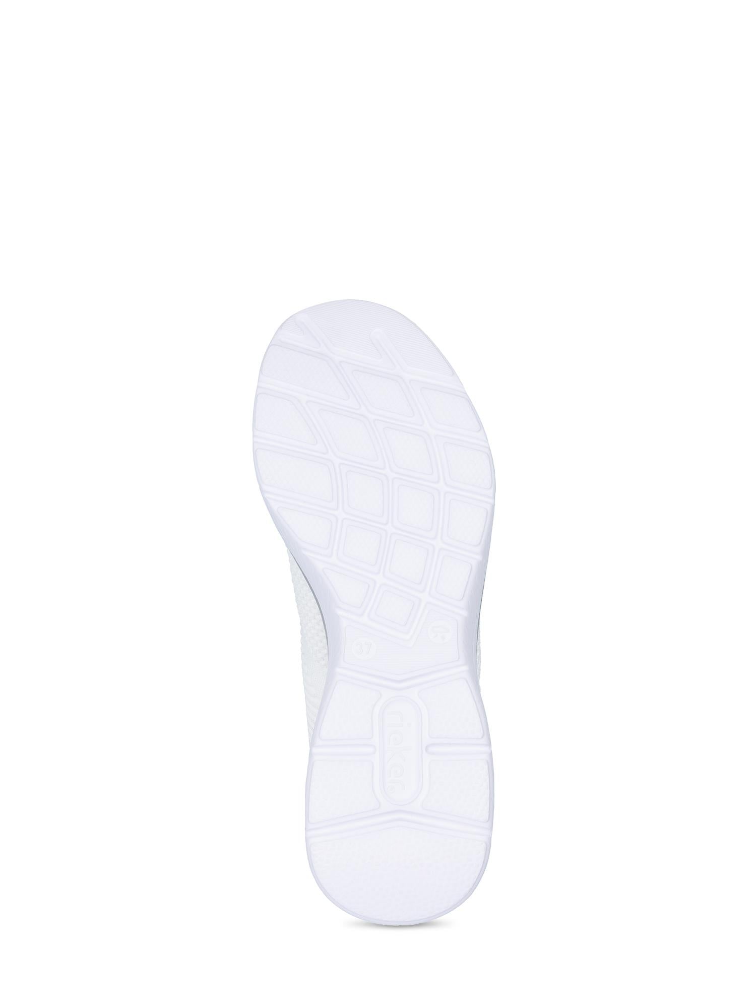 Bildet viser en hvit gummisåle fra 03238 Rieker Ready2Go Slip-on White fra Rieker Sport, med et strukturert kryssmønster og riller for grep, mot en vanlig hvit bakgrunn.