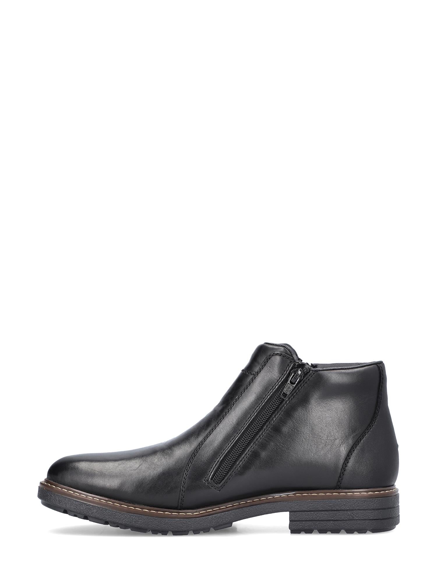 04369 Rieker Classic Vanntett Ullfôret Boot fra Rieker Comfort & Style er en svart ankelstøvlett i skinn med glidelås på siden, brune sømmer, lav hæl, robust yttersåle, Antistress-teknologi og varmt fôr for komfort hele dagen.