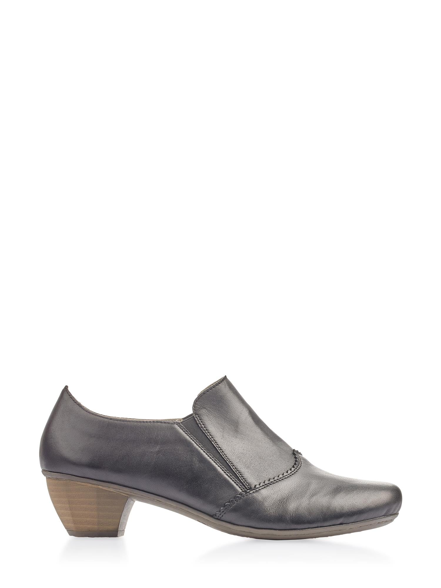 07536 Rieker Midnight Pumps fra Rieker Comfort & Style er en svart slip-on-sko med lav, chunky blokkhæl og subtile sømmer, vist fra siden på en hvit bakgrunn.