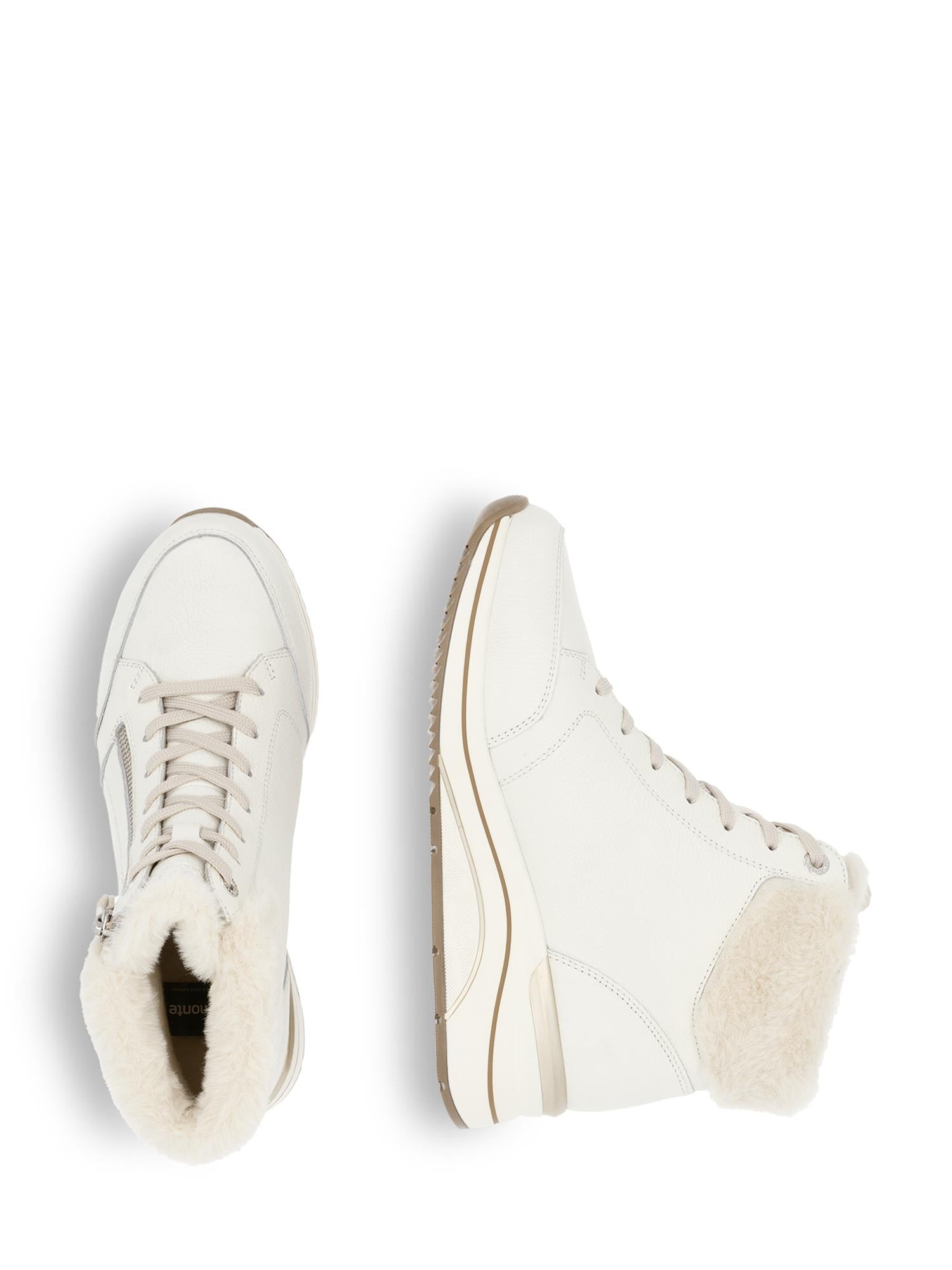Et par Remonte 05003 Leather Sheep Wool Rieker-Tex joggesko med høy overdel i hvitt med beige såle og pelsfôr ved anklene, vist fra siden og ovenfra på hvit bakgrunn.