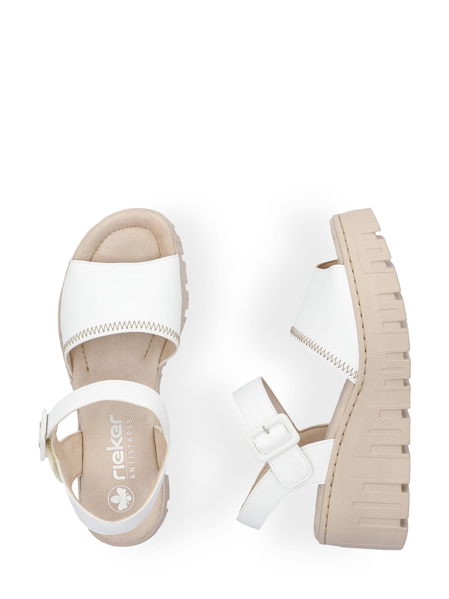 Et par hvite Rieker Comfort & Style 07501 Larisa Velcro Sandals med tykk beige såle, ankelremmer og borrelåslukking. Den ene sandalen er vist ovenfra, den andre fra siden, noe som fremhever den kraftige slitebanen og Antistress-teknologien.